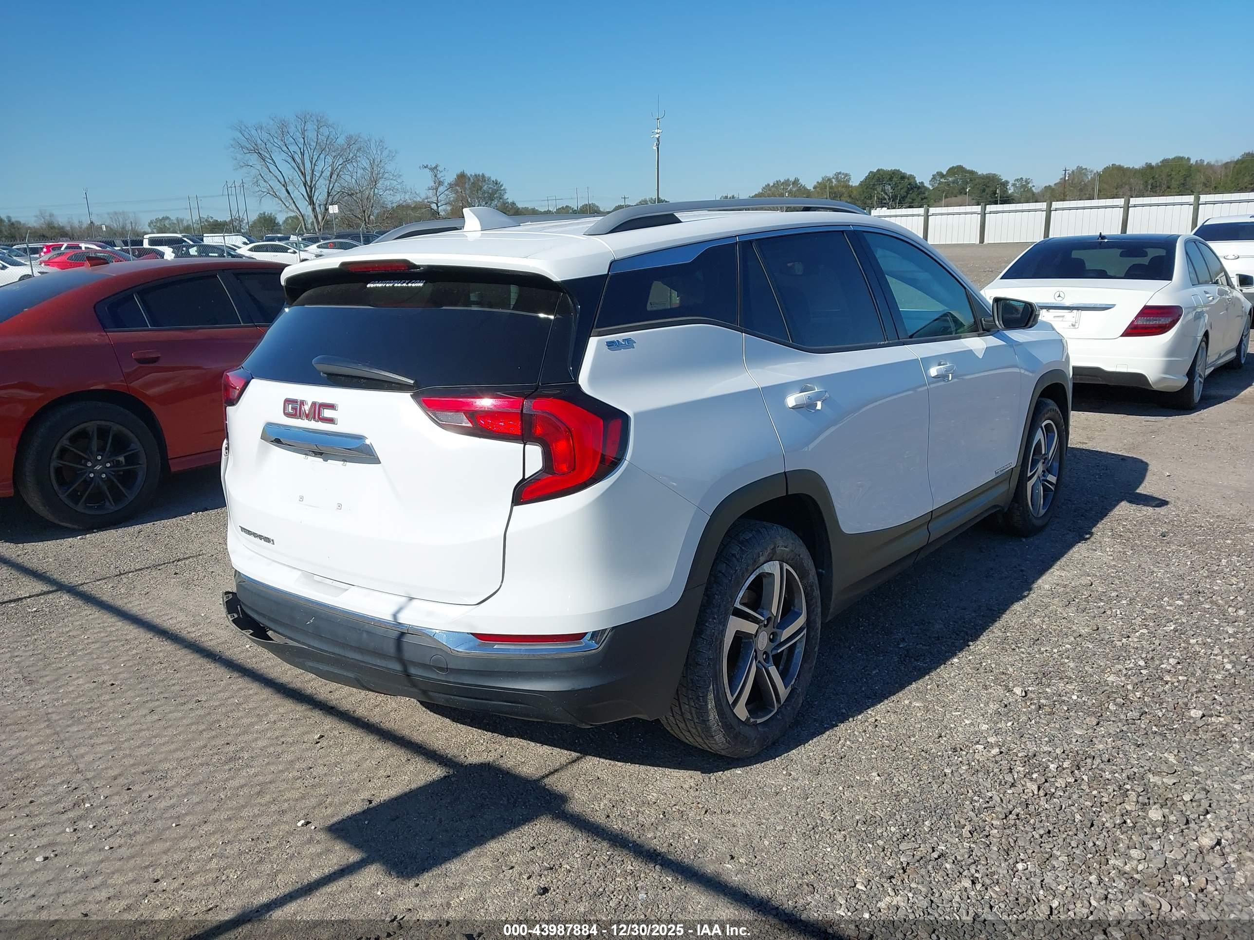 GMC TERRAIN image 4
