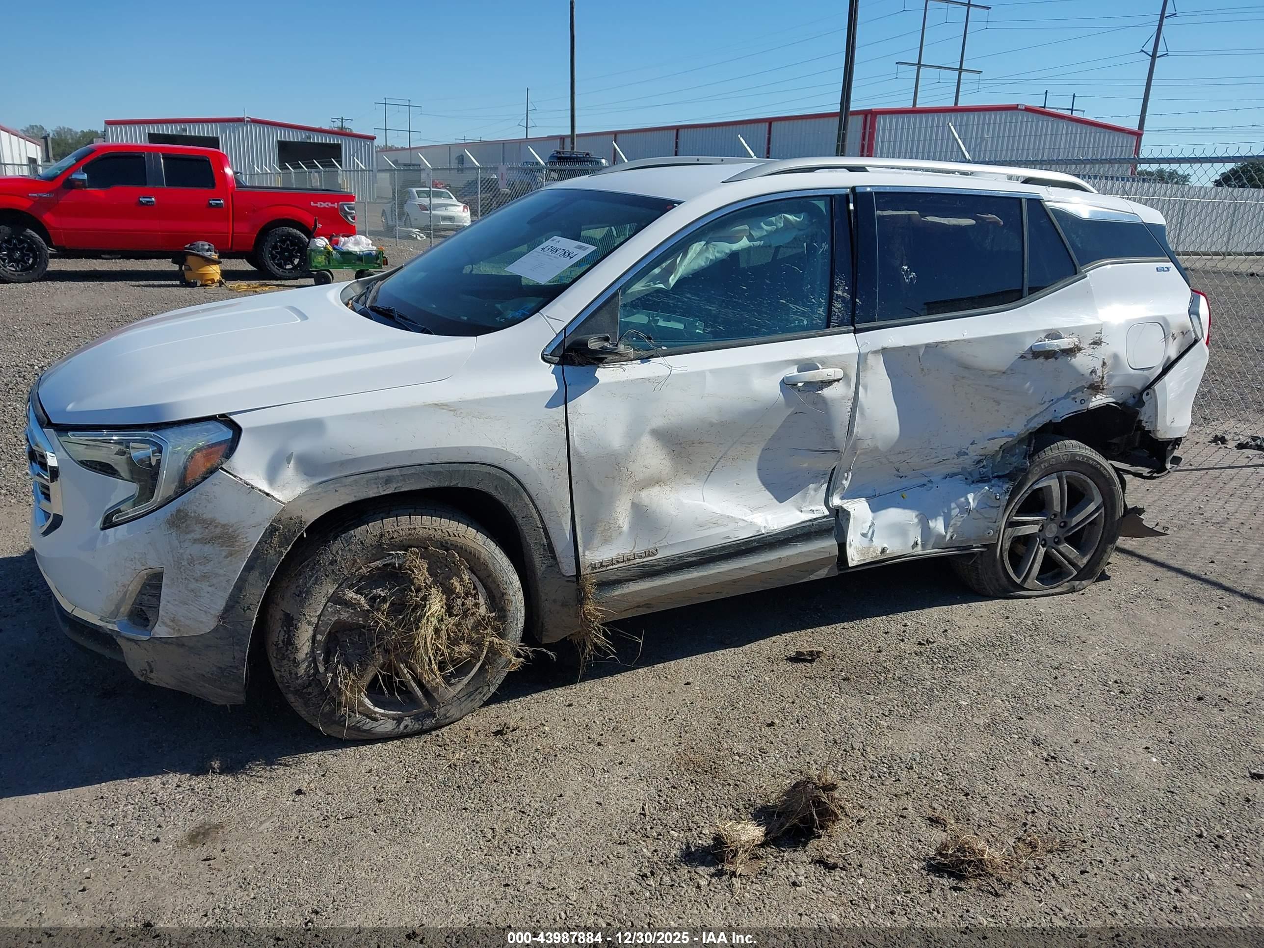 GMC TERRAIN image 6