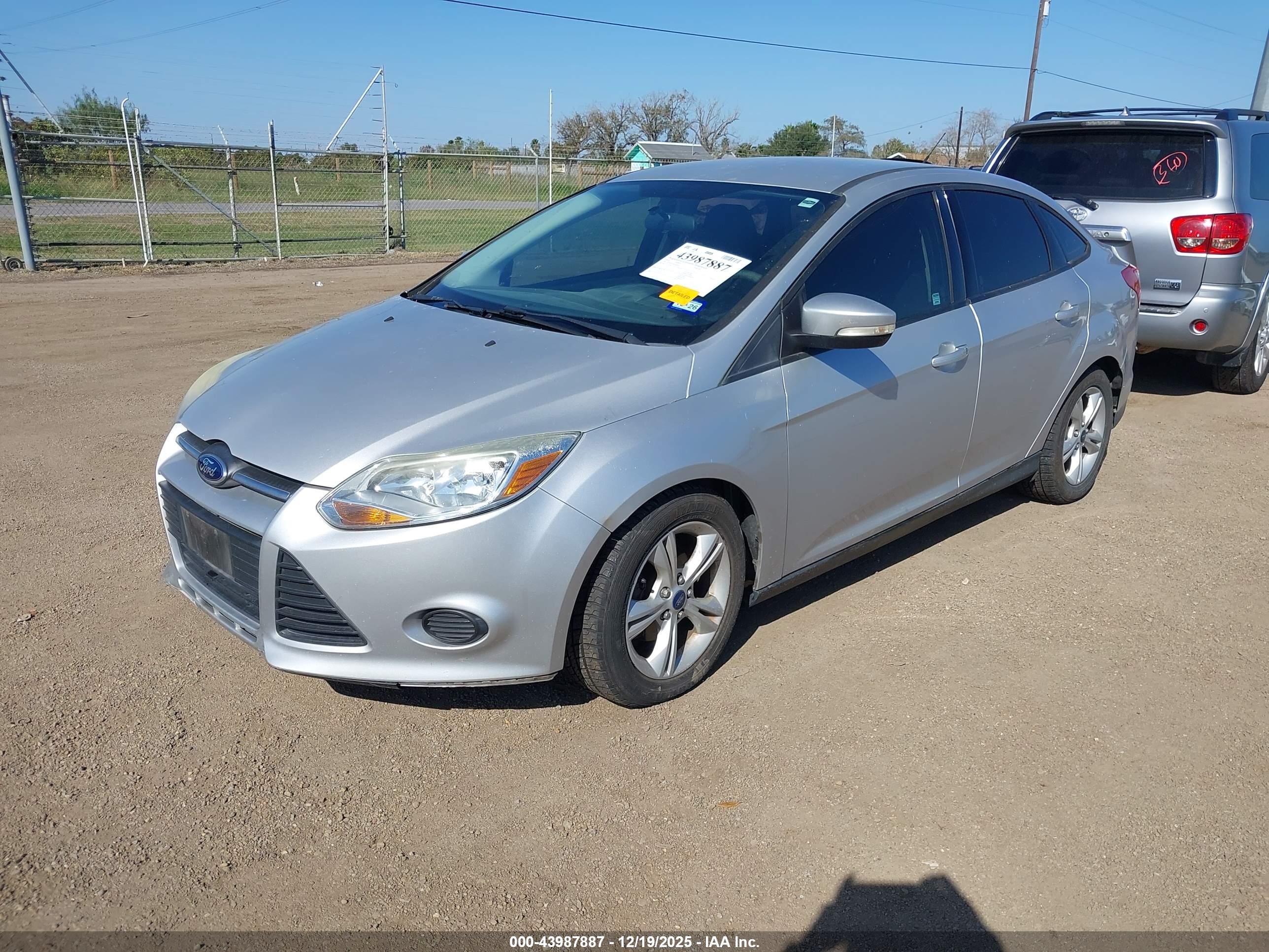FORD FOCUS image 2