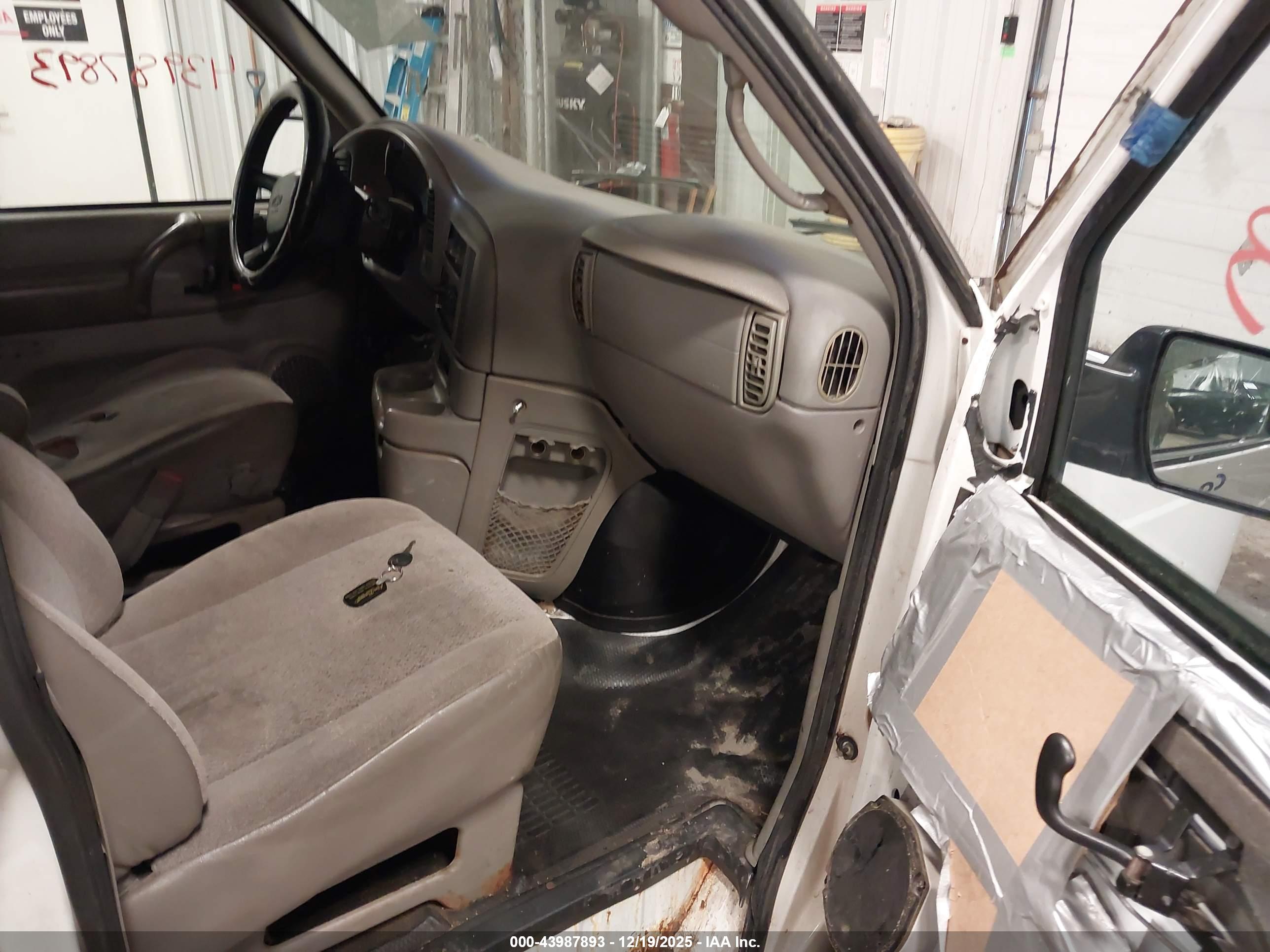 CHEVROLET ASTRO image 5