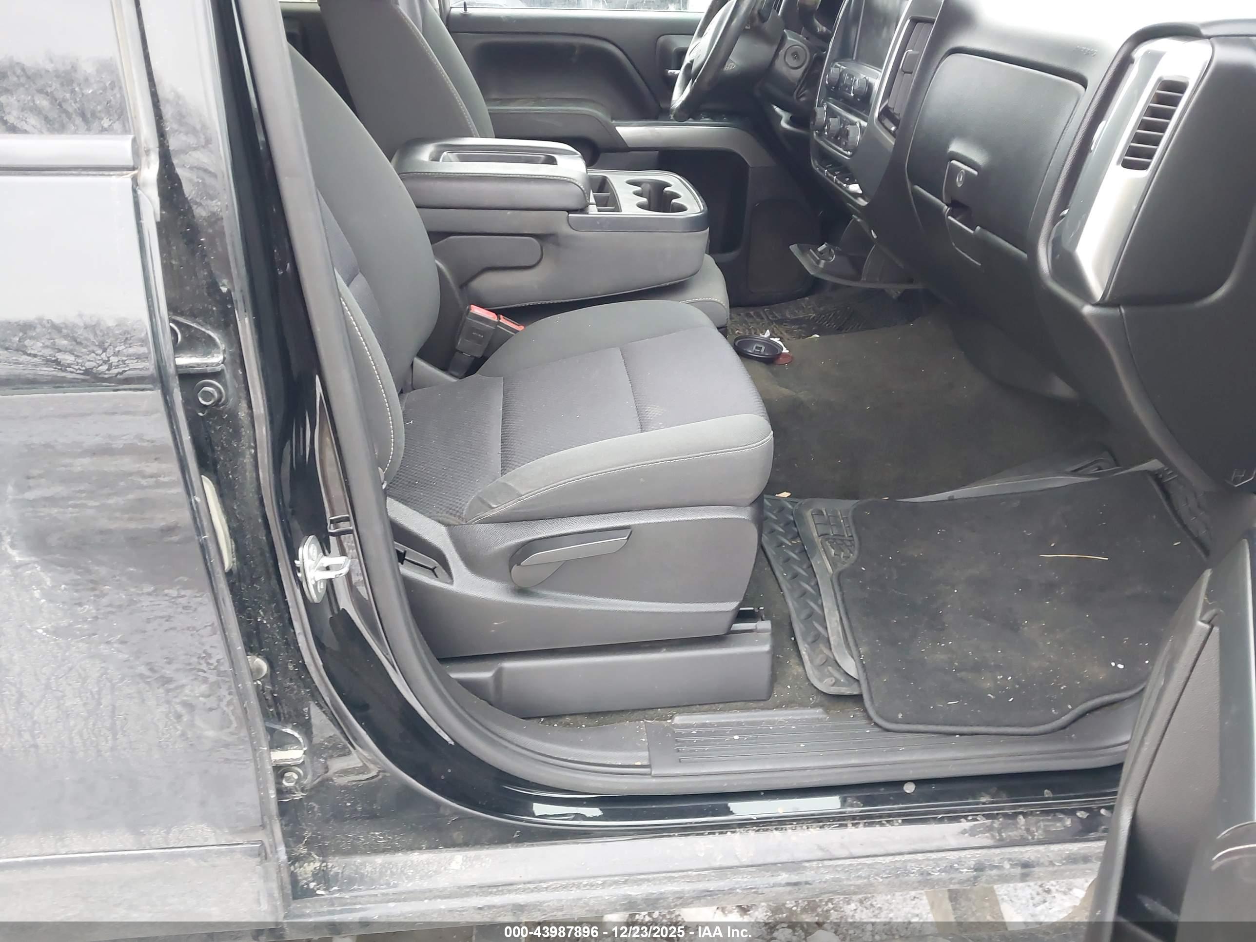 CHEVROLET SILVERADO image 5