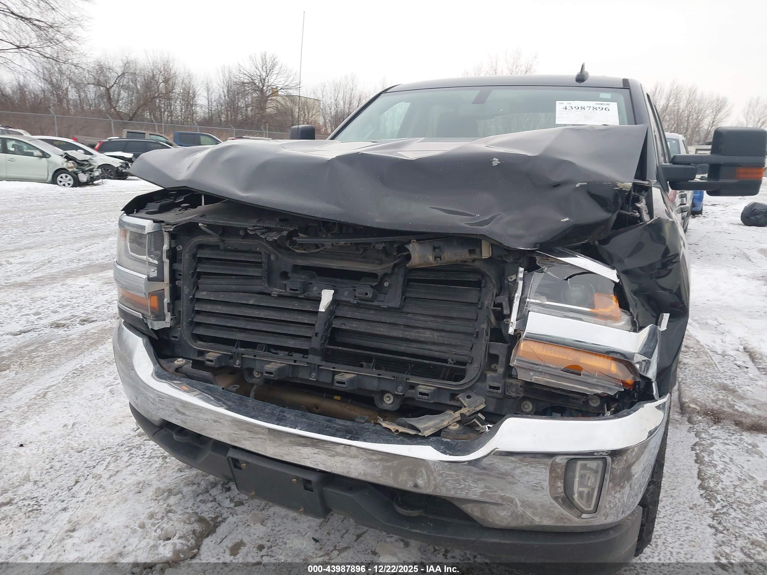 CHEVROLET SILVERADO image 6