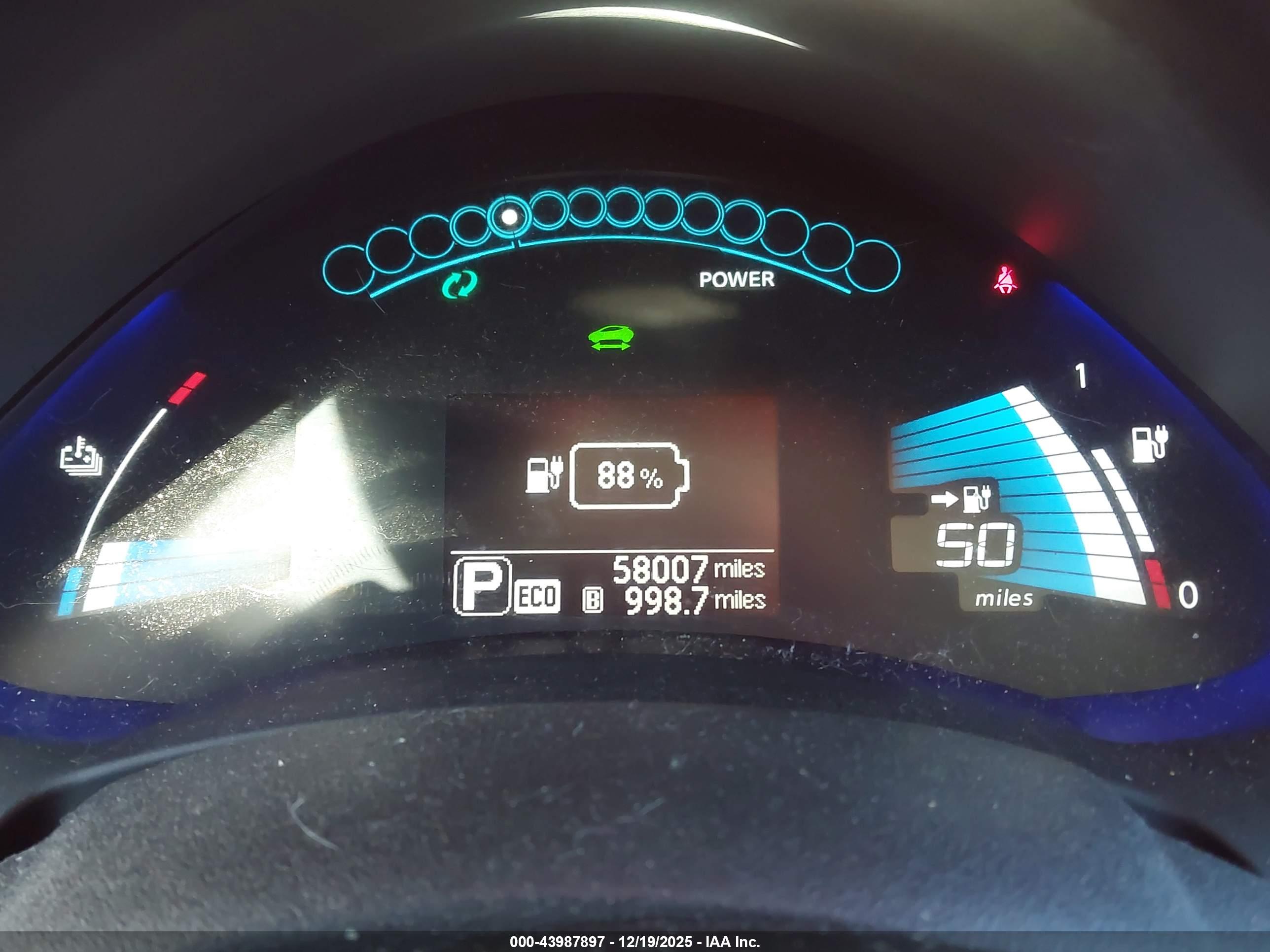 NISSAN LEAF image 7