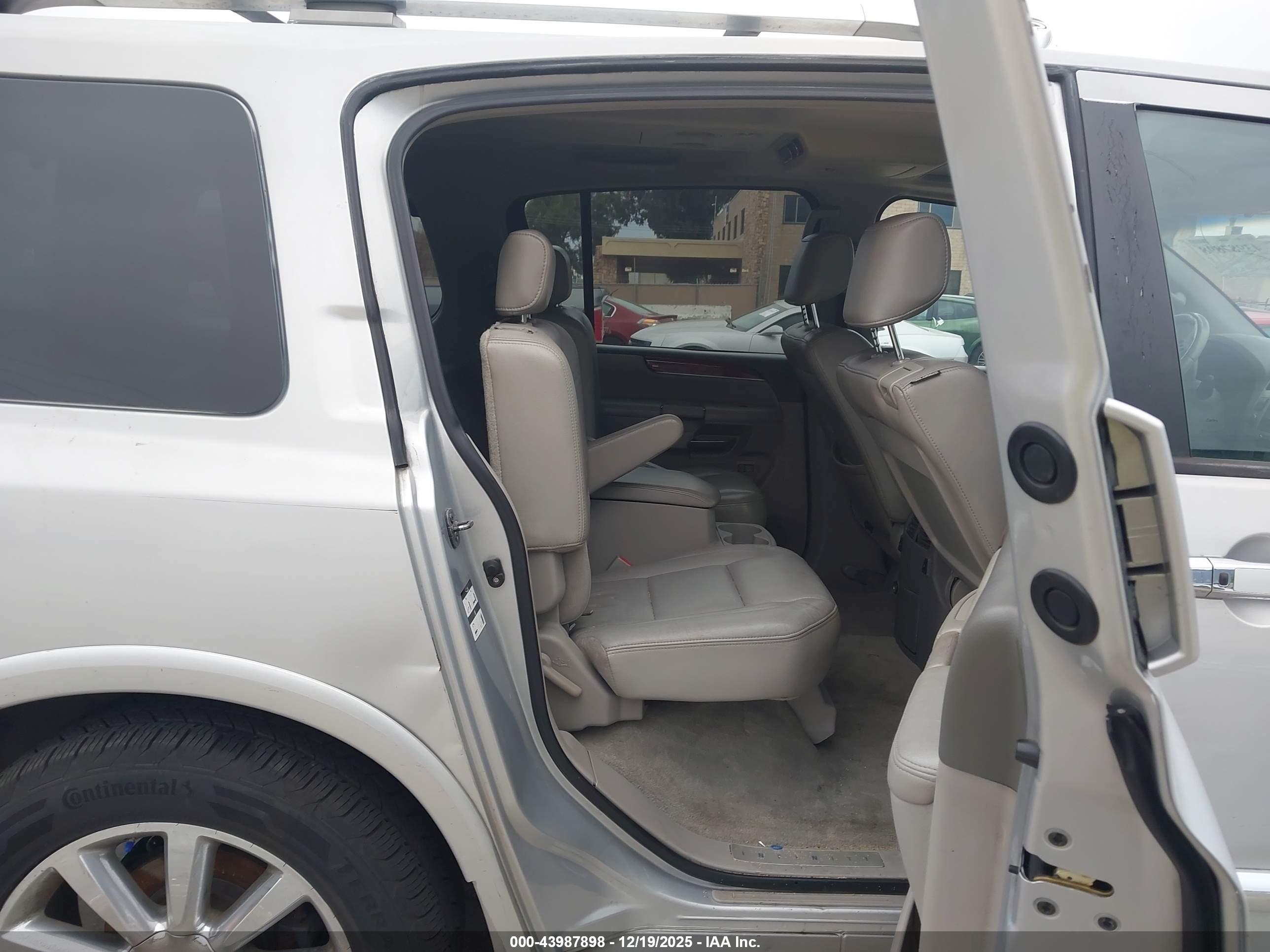 INFINITI QX56 image 8