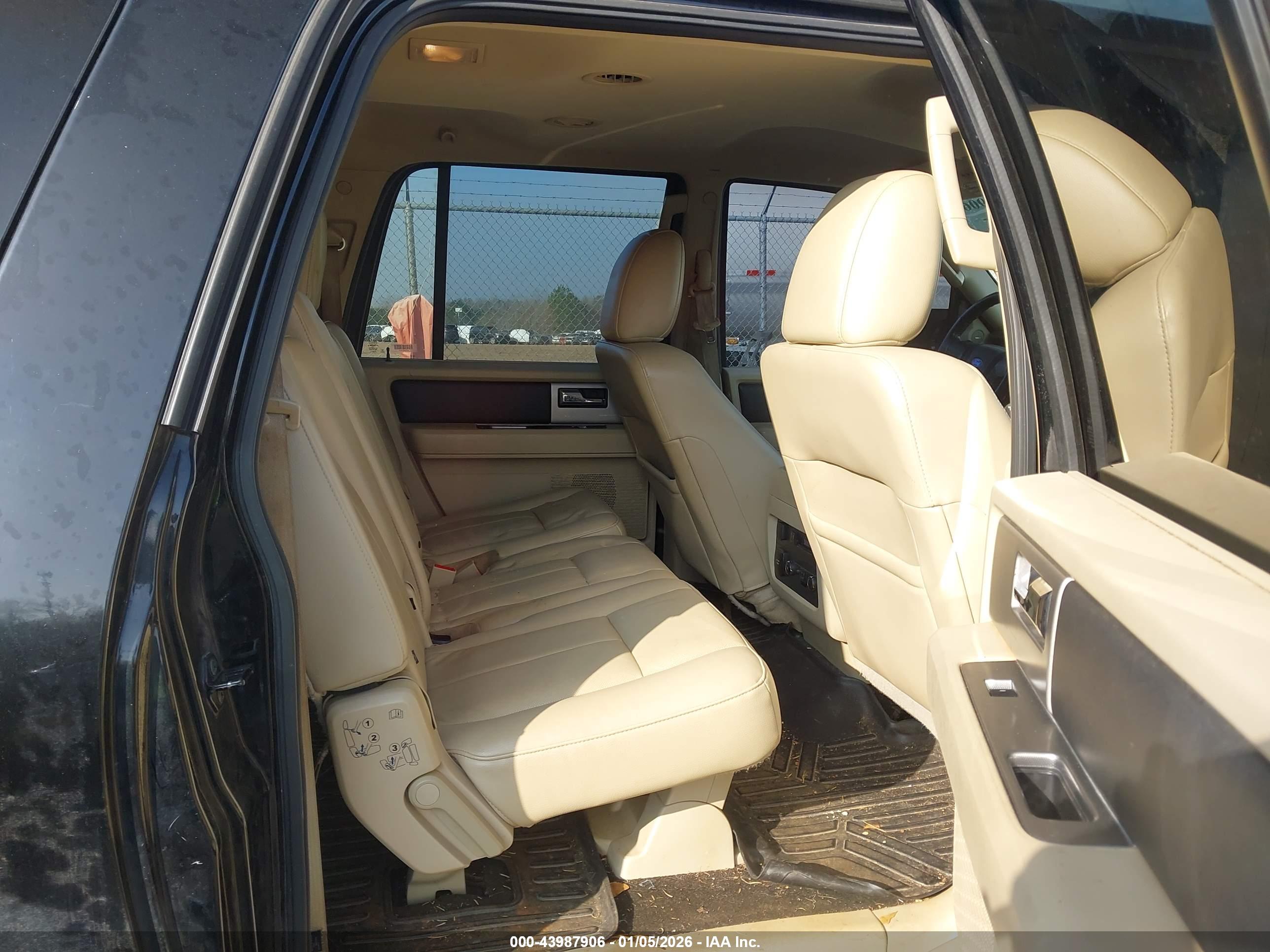 FORD EXPEDITION image 8