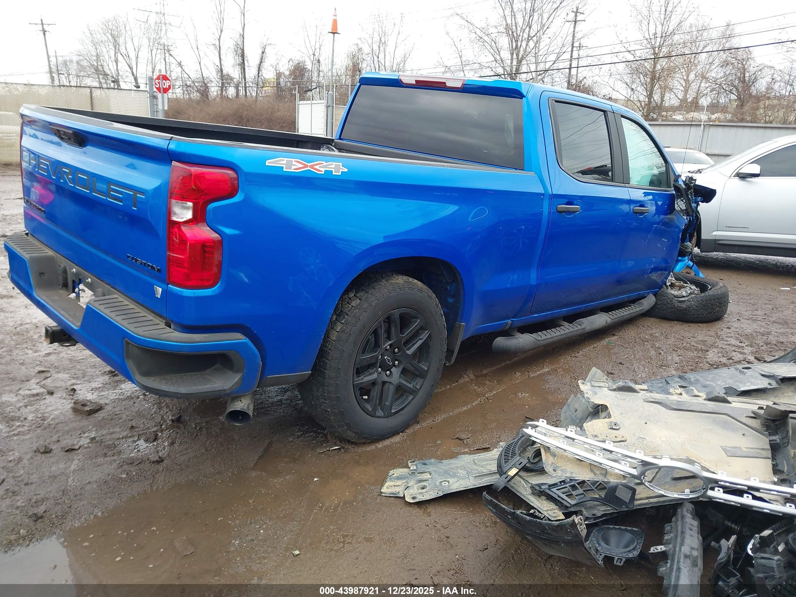CHEVROLET SILVERADO image 4
