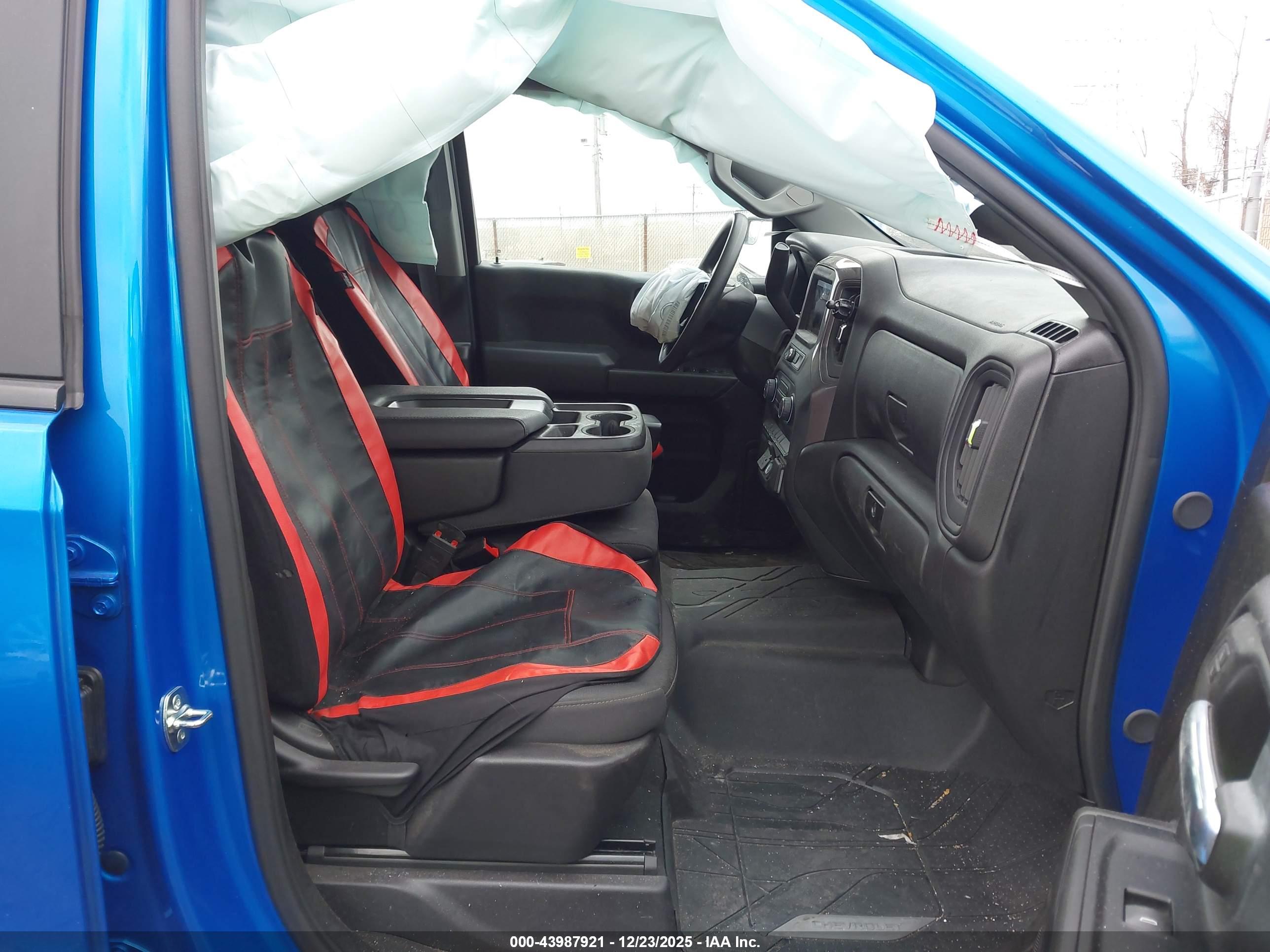 CHEVROLET SILVERADO image 5