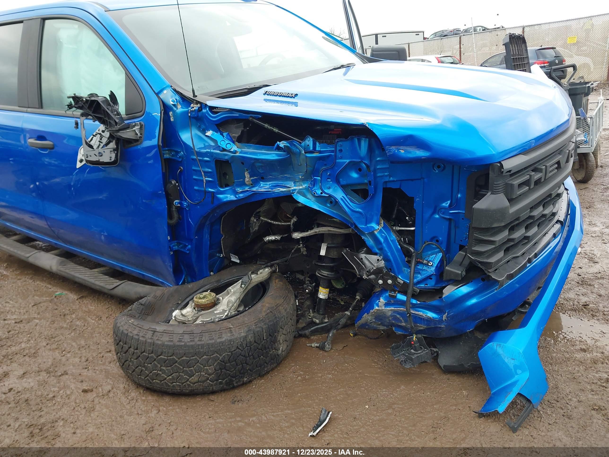 CHEVROLET SILVERADO image 6