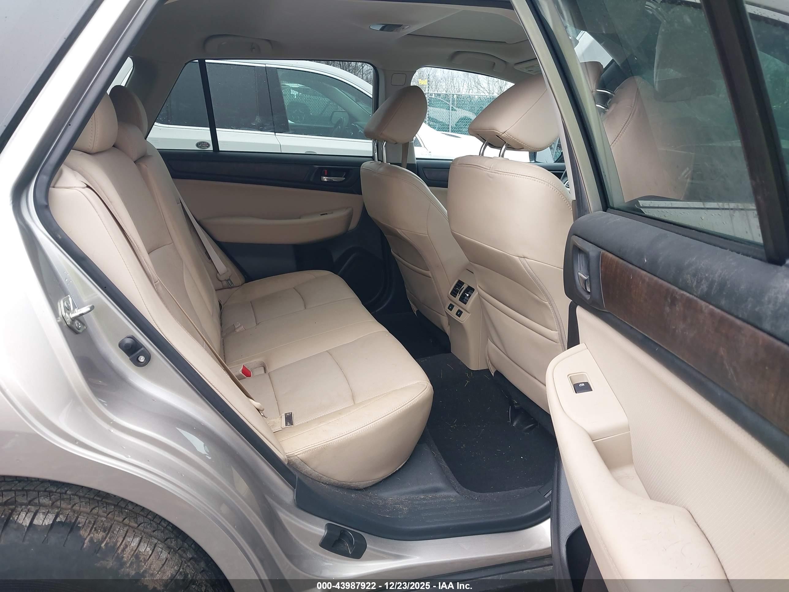 SUBARU OUTBACK image 8