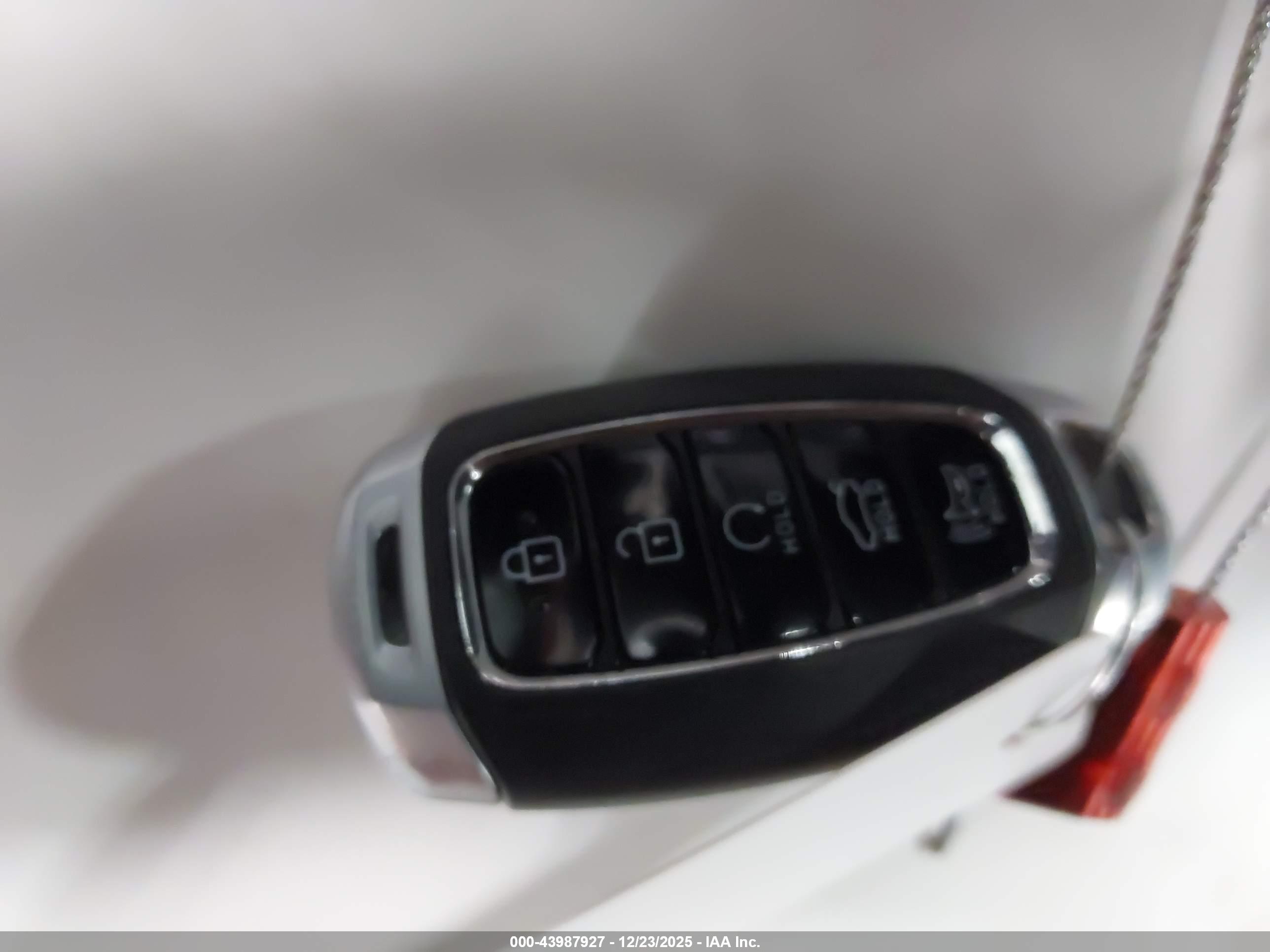 HYUNDAI ELANTRA image 11