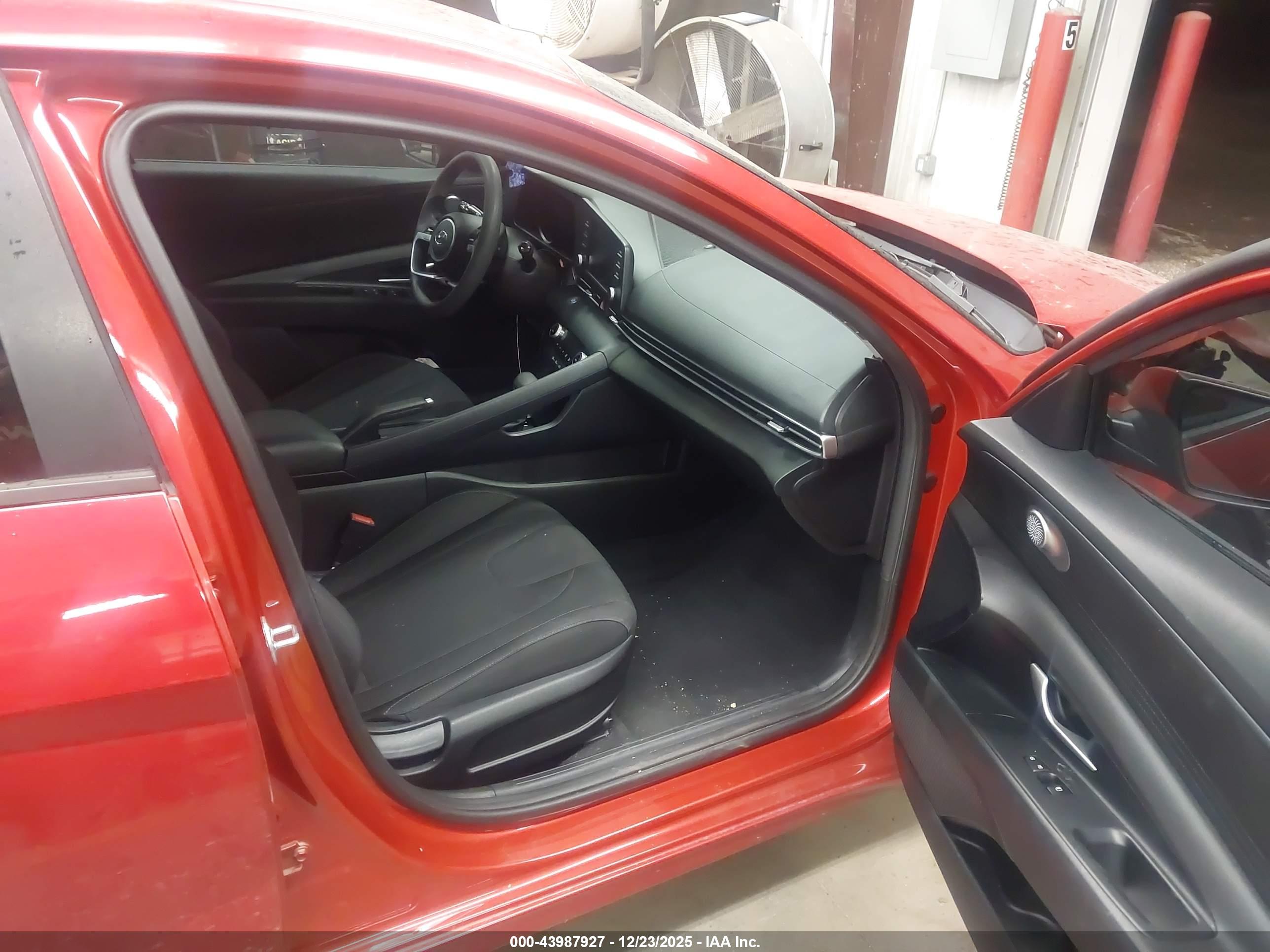 HYUNDAI ELANTRA image 5