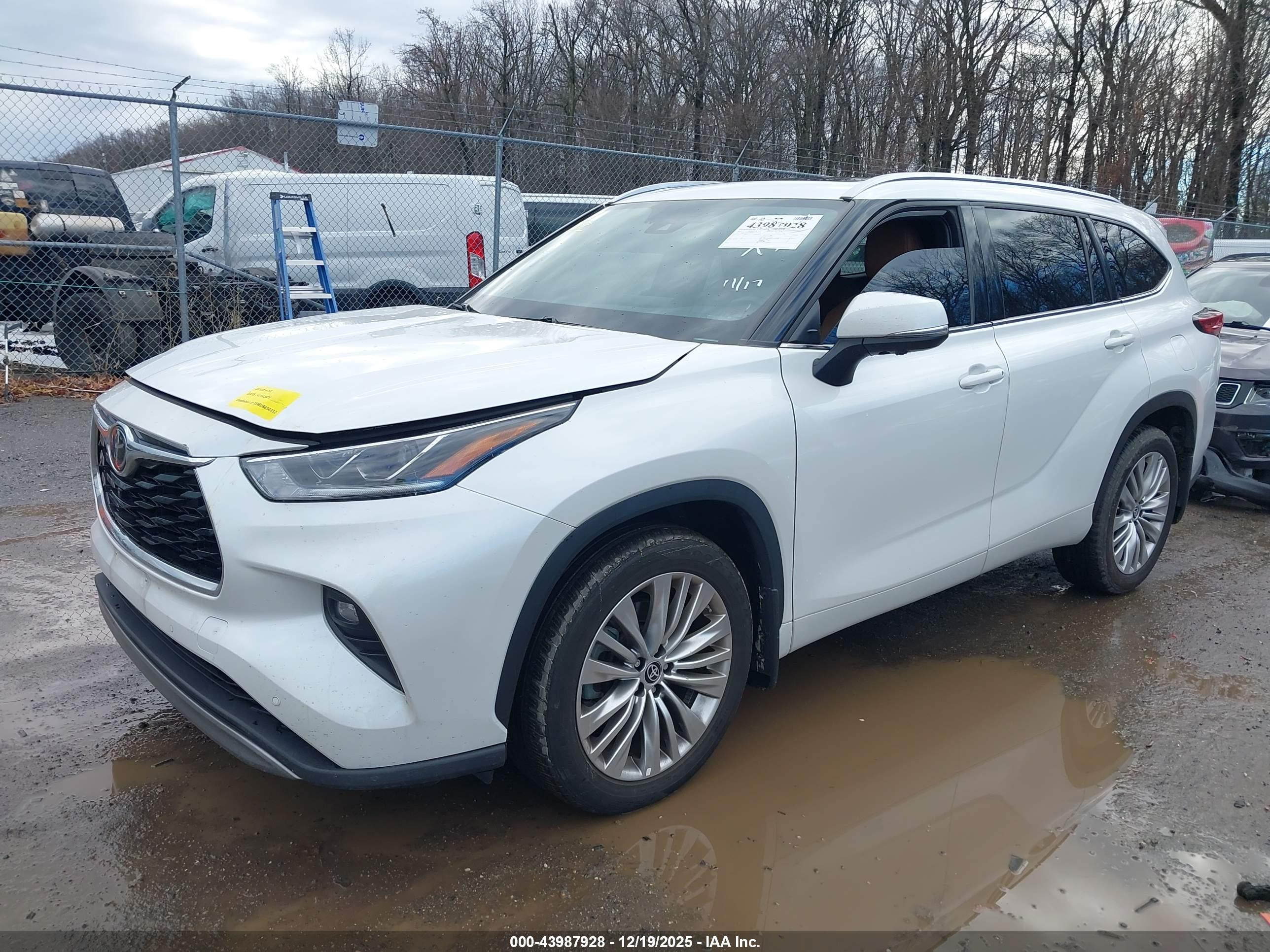 TOYOTA HIGHLANDER image 2