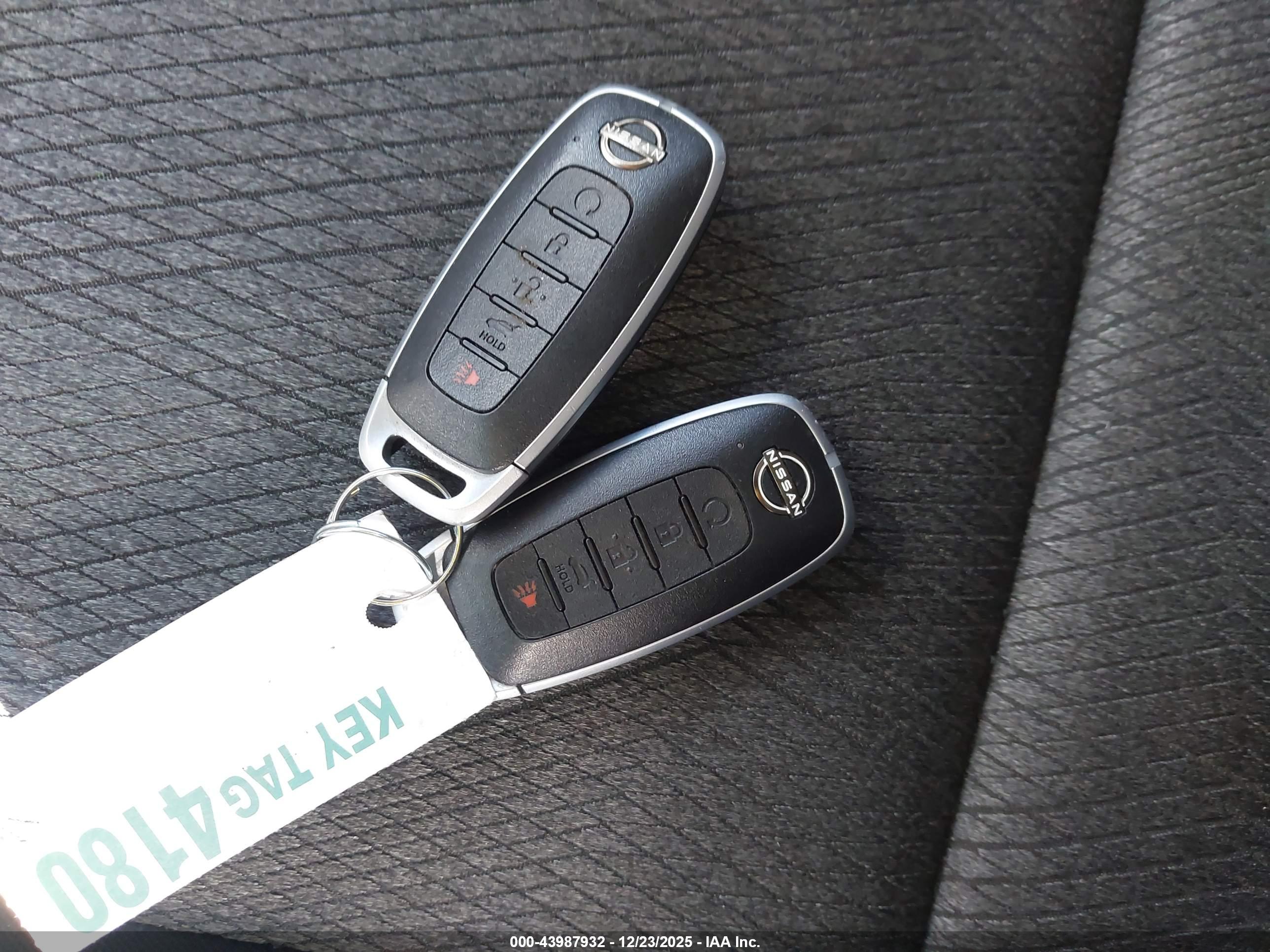 NISSAN ROGUE image 11