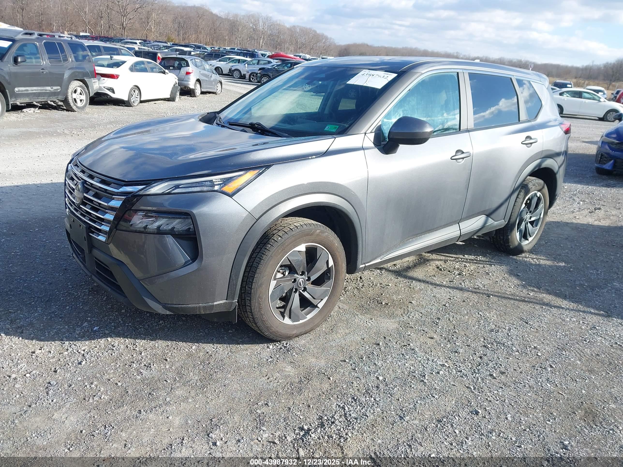 NISSAN ROGUE image 2
