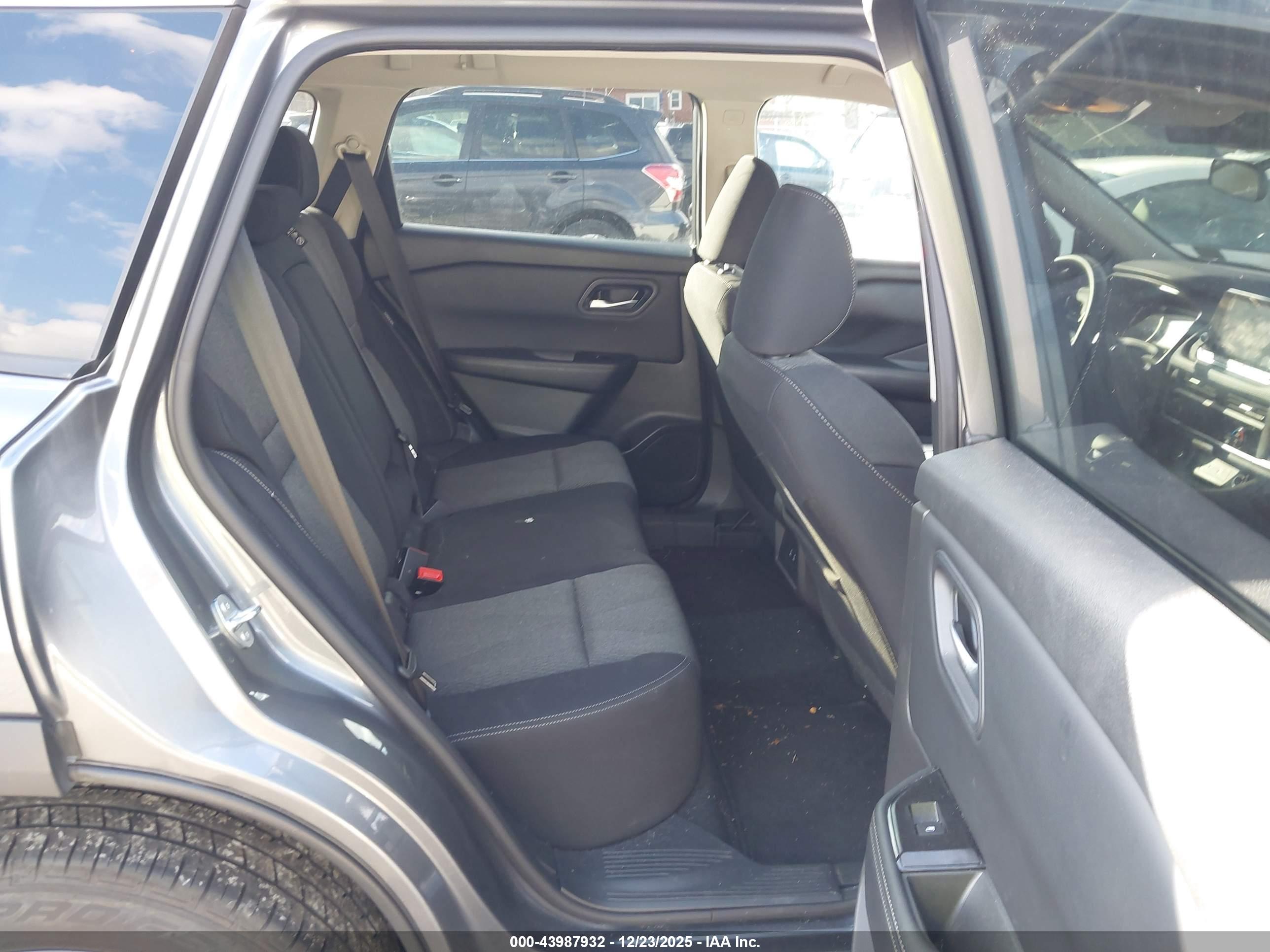 NISSAN ROGUE image 8