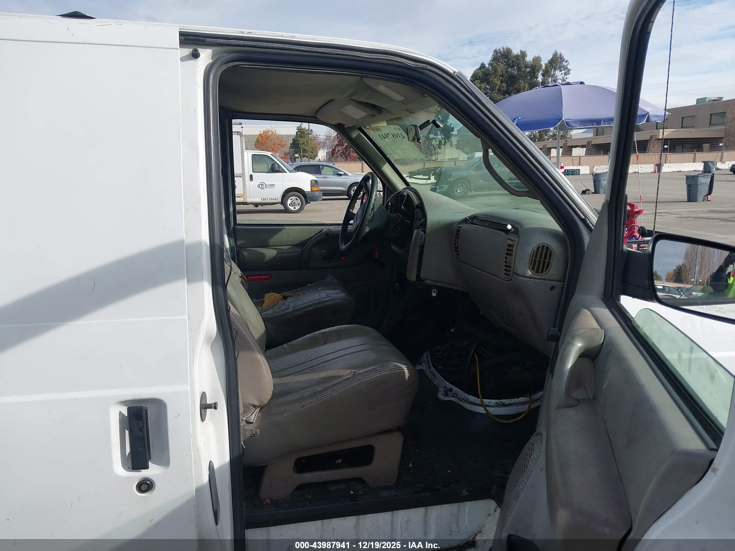 GMC SAFARI image 5