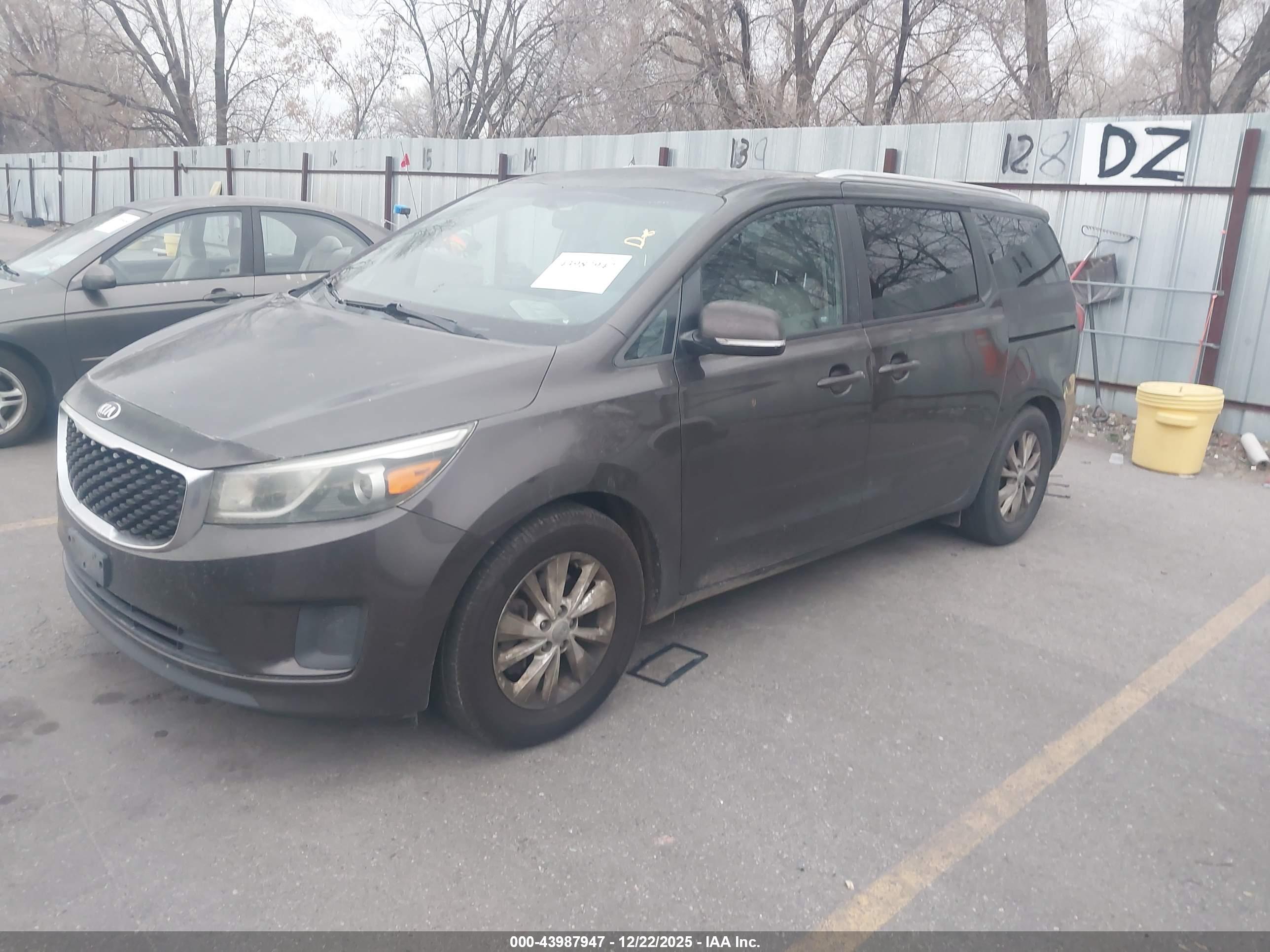 KIA SEDONA image 2