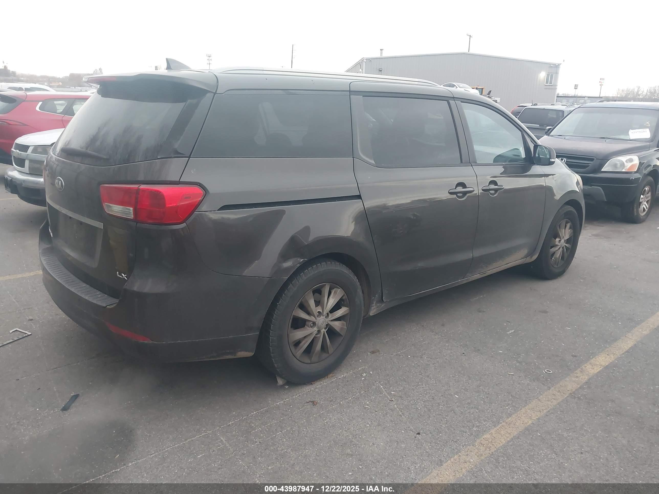KIA SEDONA image 4