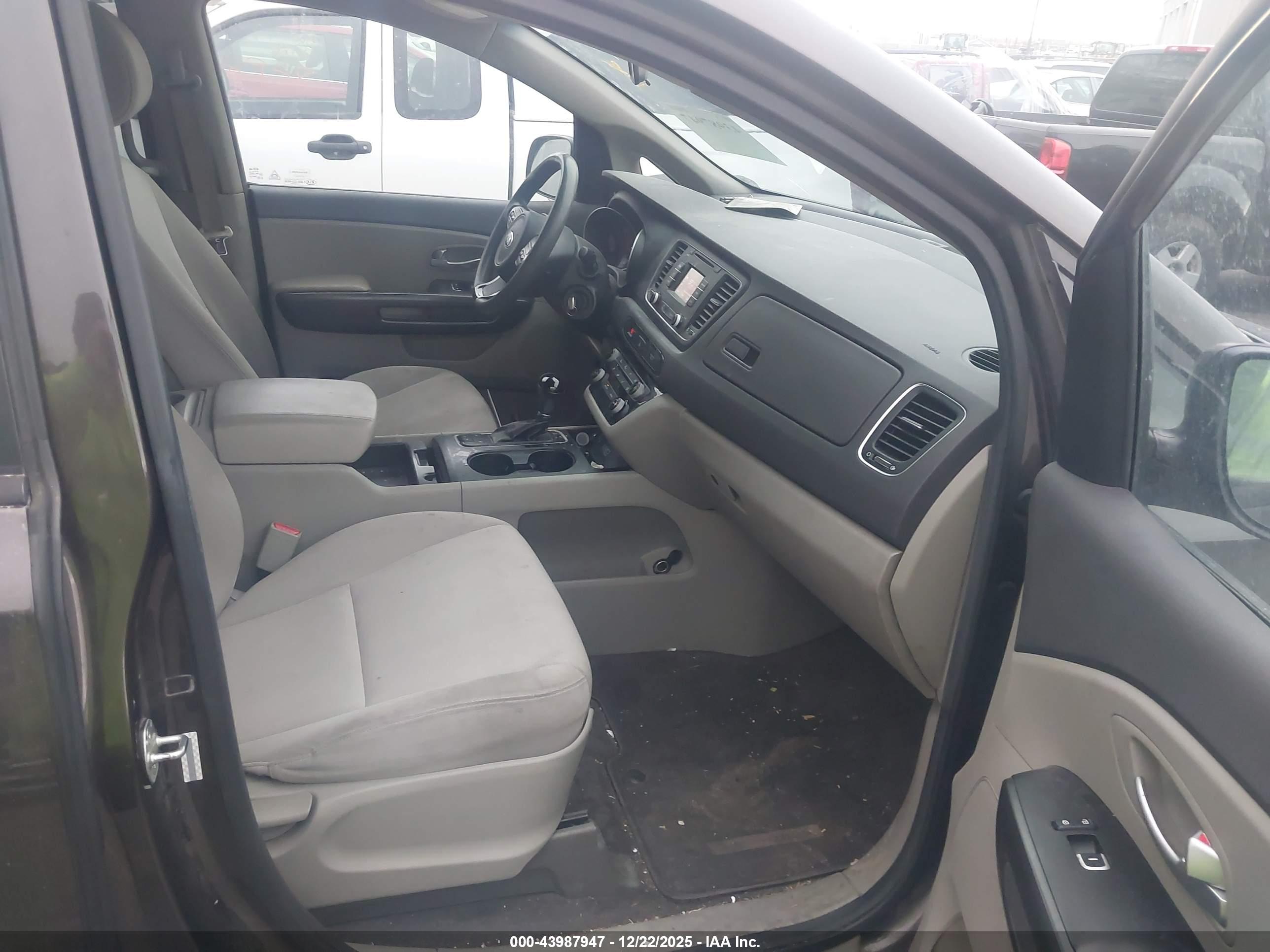 KIA SEDONA image 5