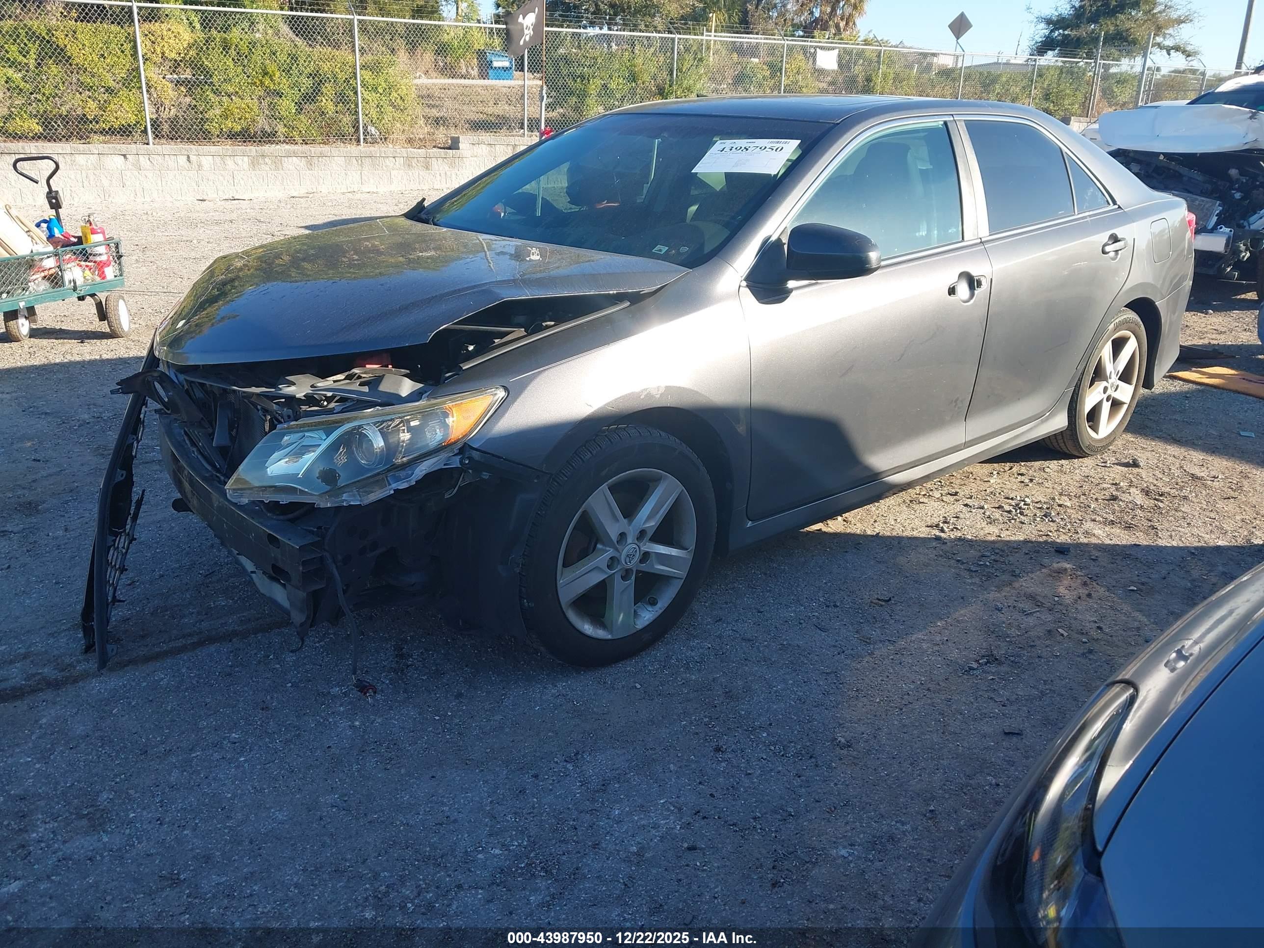 TOYOTA CAMRY image 2
