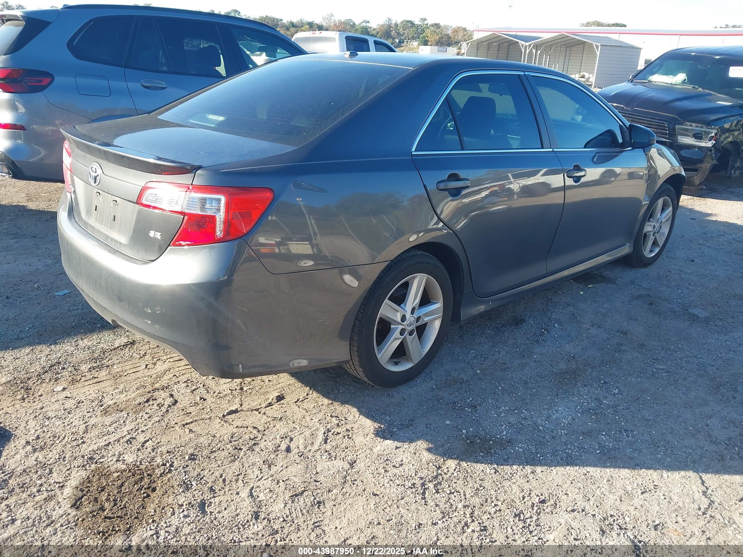 TOYOTA CAMRY image 4