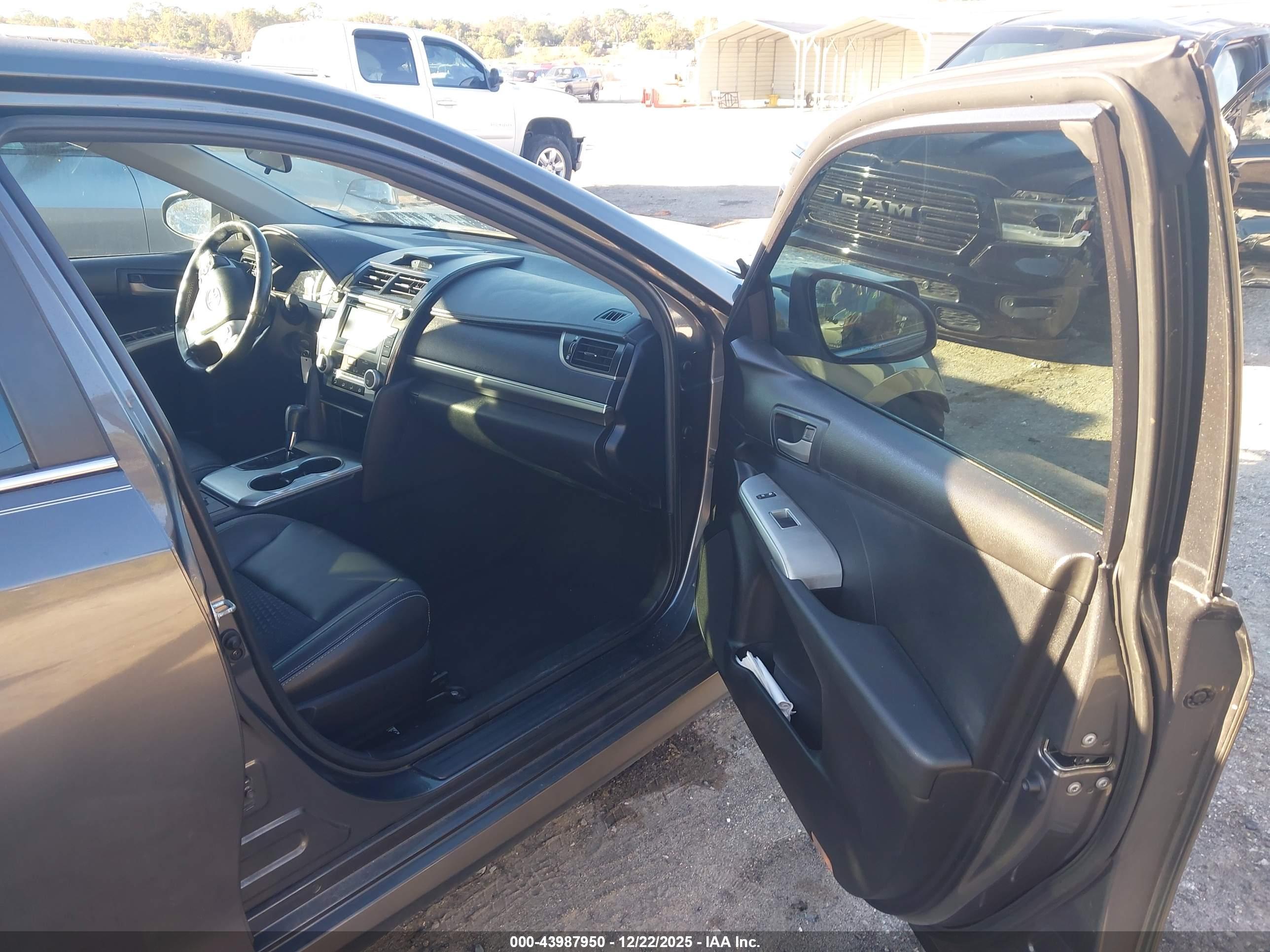 TOYOTA CAMRY image 5