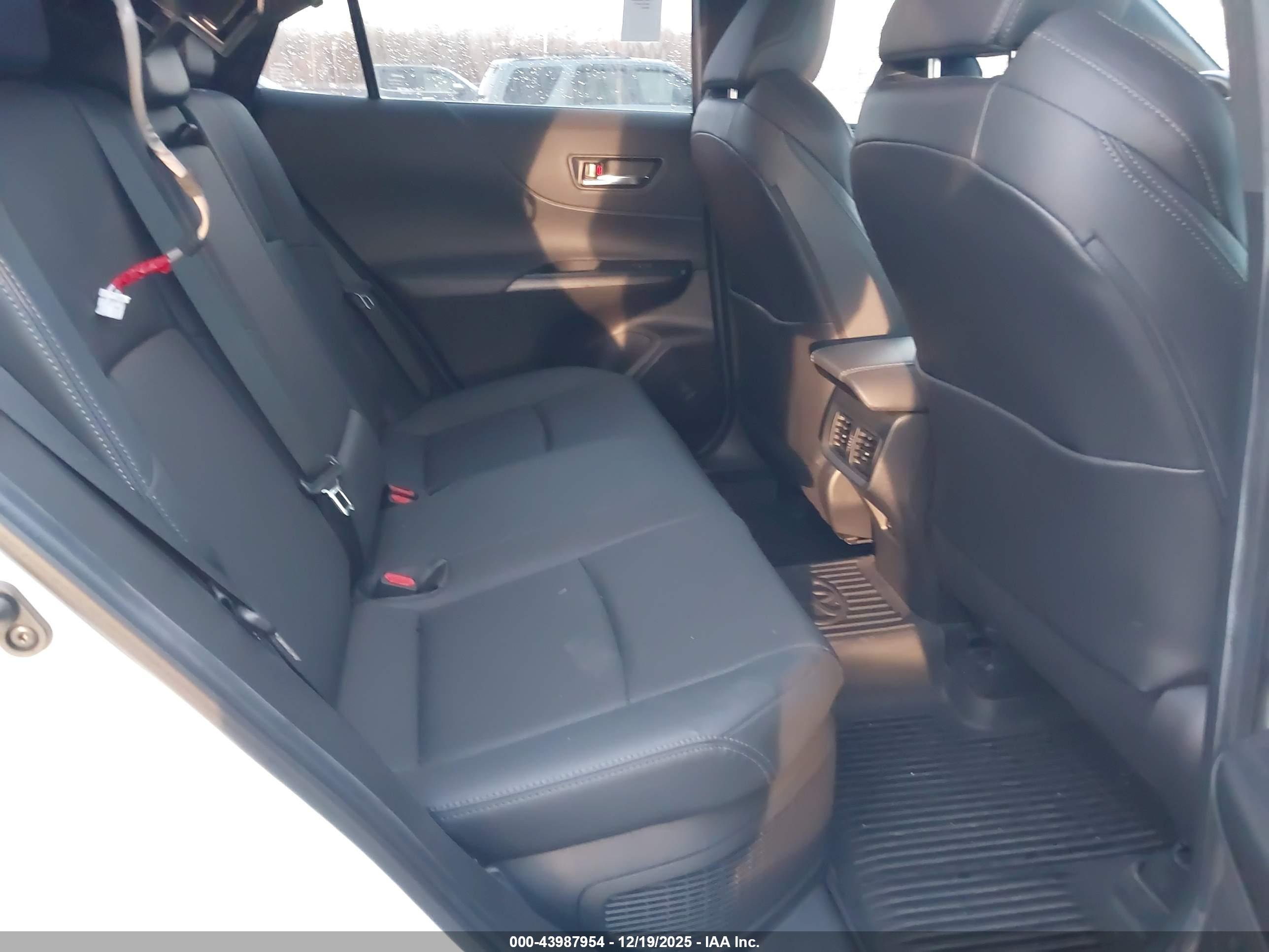 TOYOTA VENZA image 8
