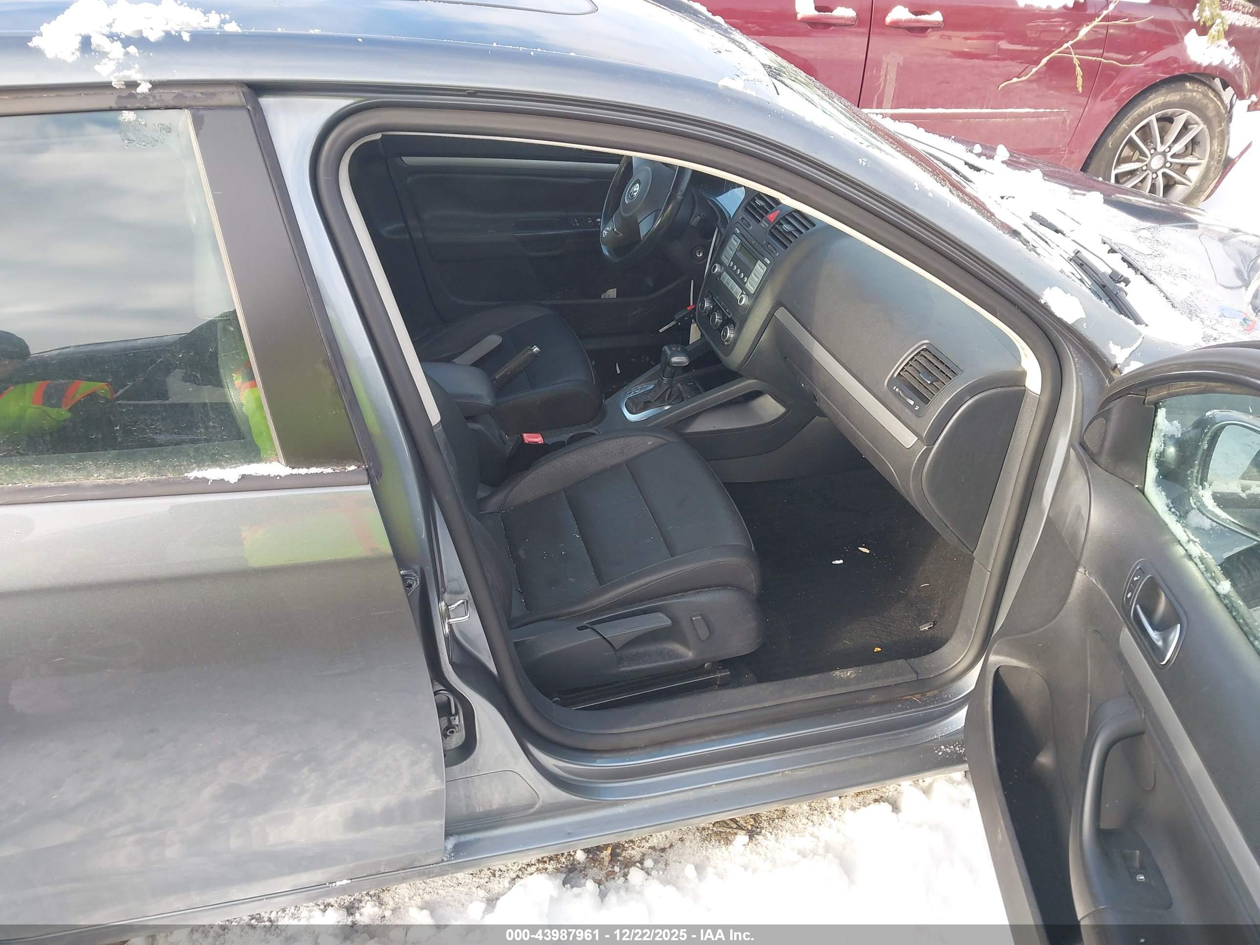 VOLKSWAGEN JETTA image 5