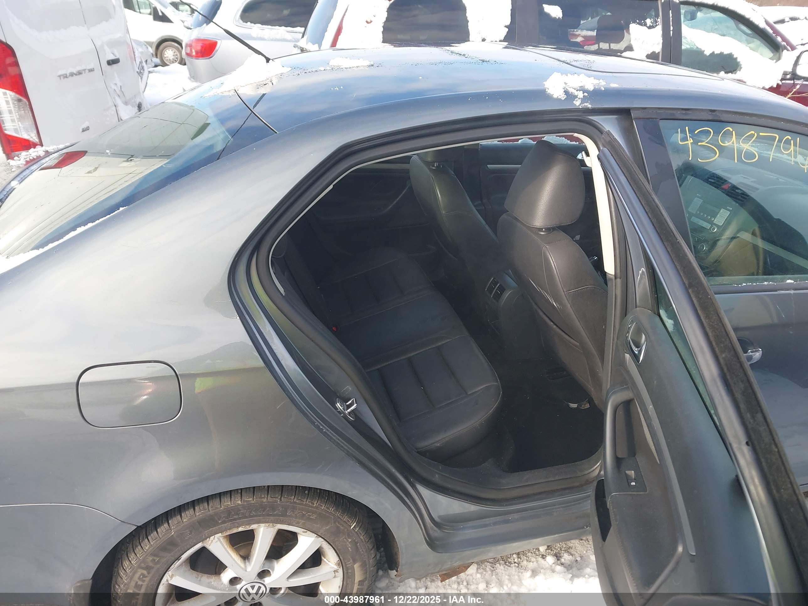 VOLKSWAGEN JETTA image 8