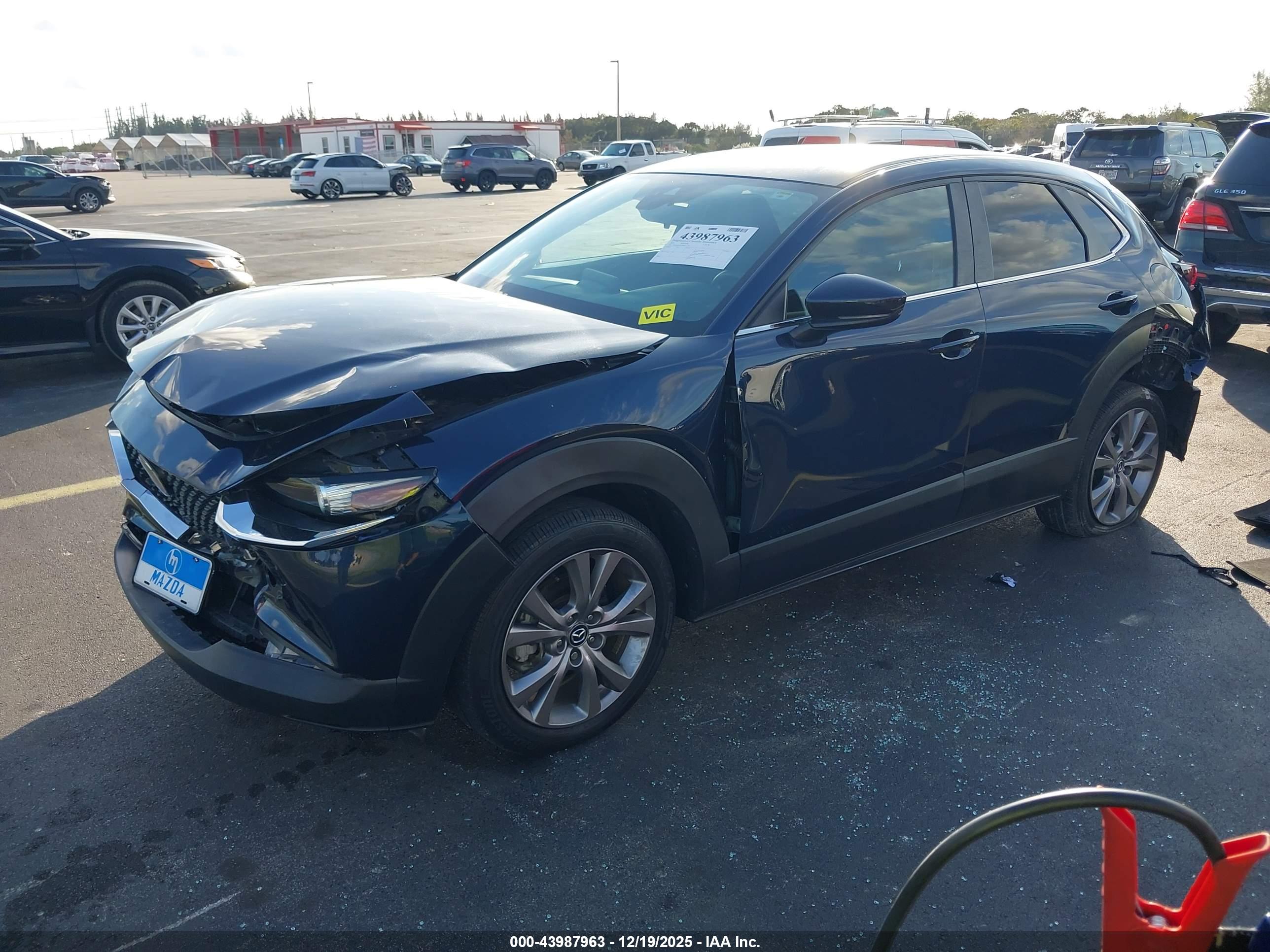 MAZDA CX-30 image 2