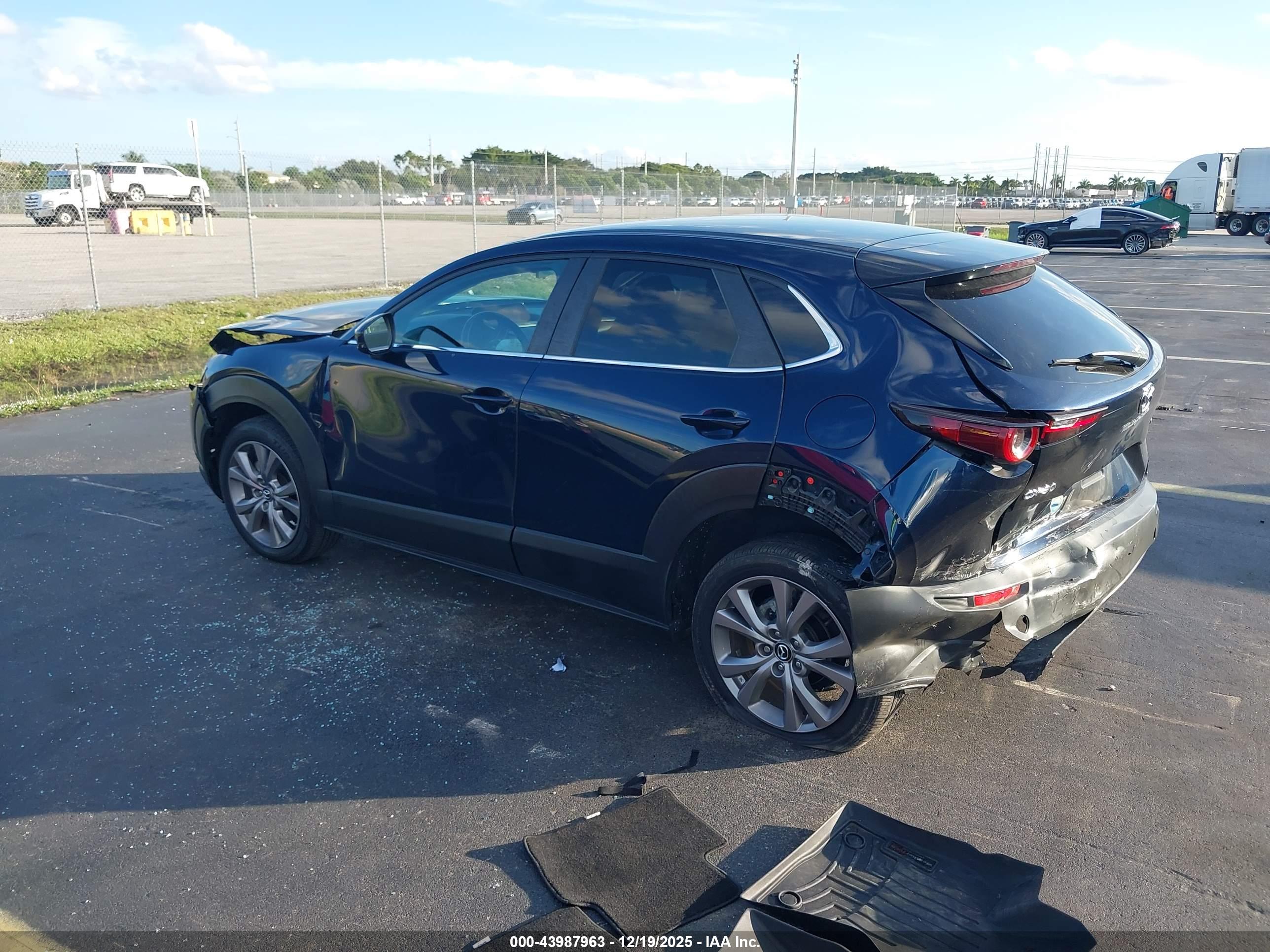 MAZDA CX-30 image 3