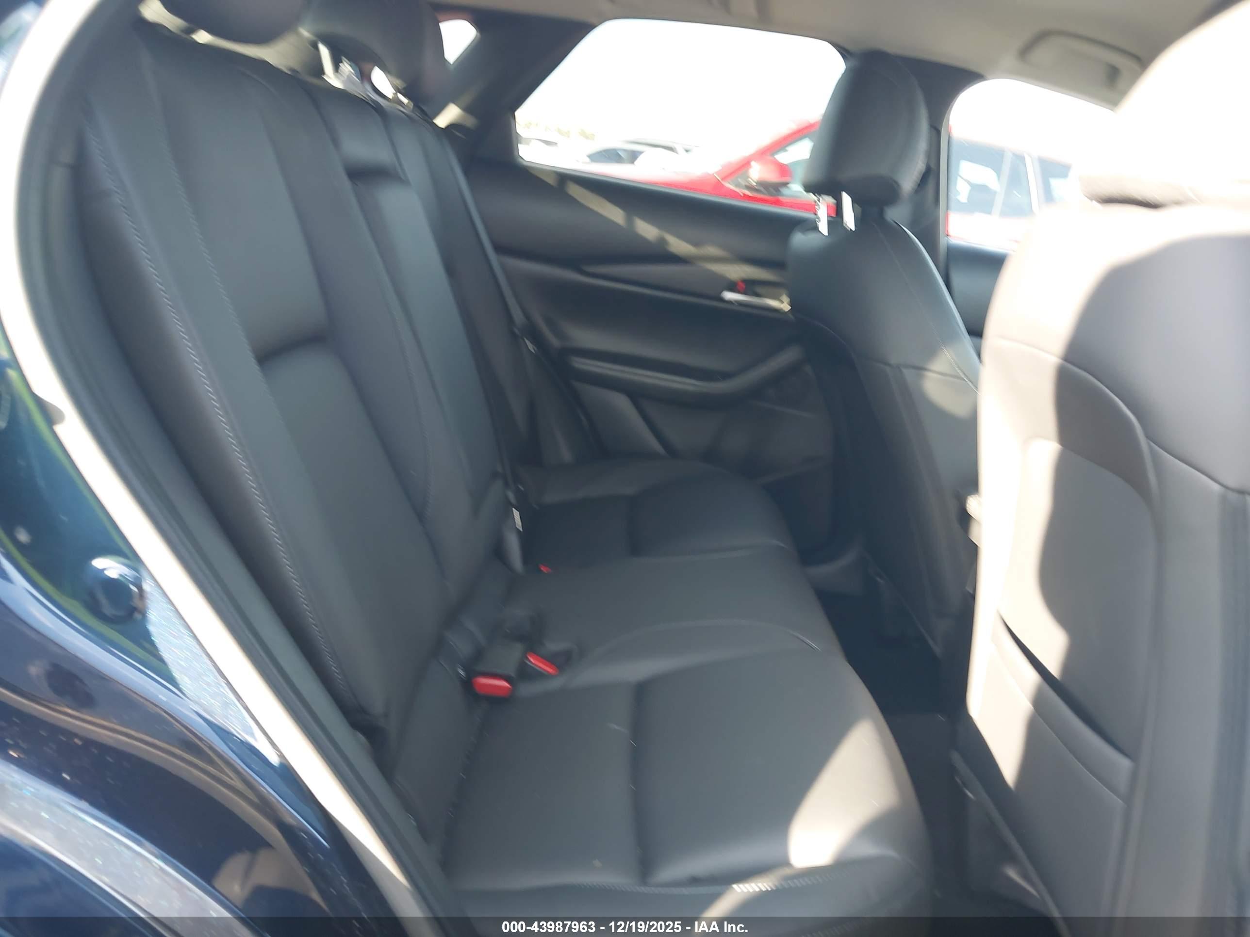 MAZDA CX-30 image 8