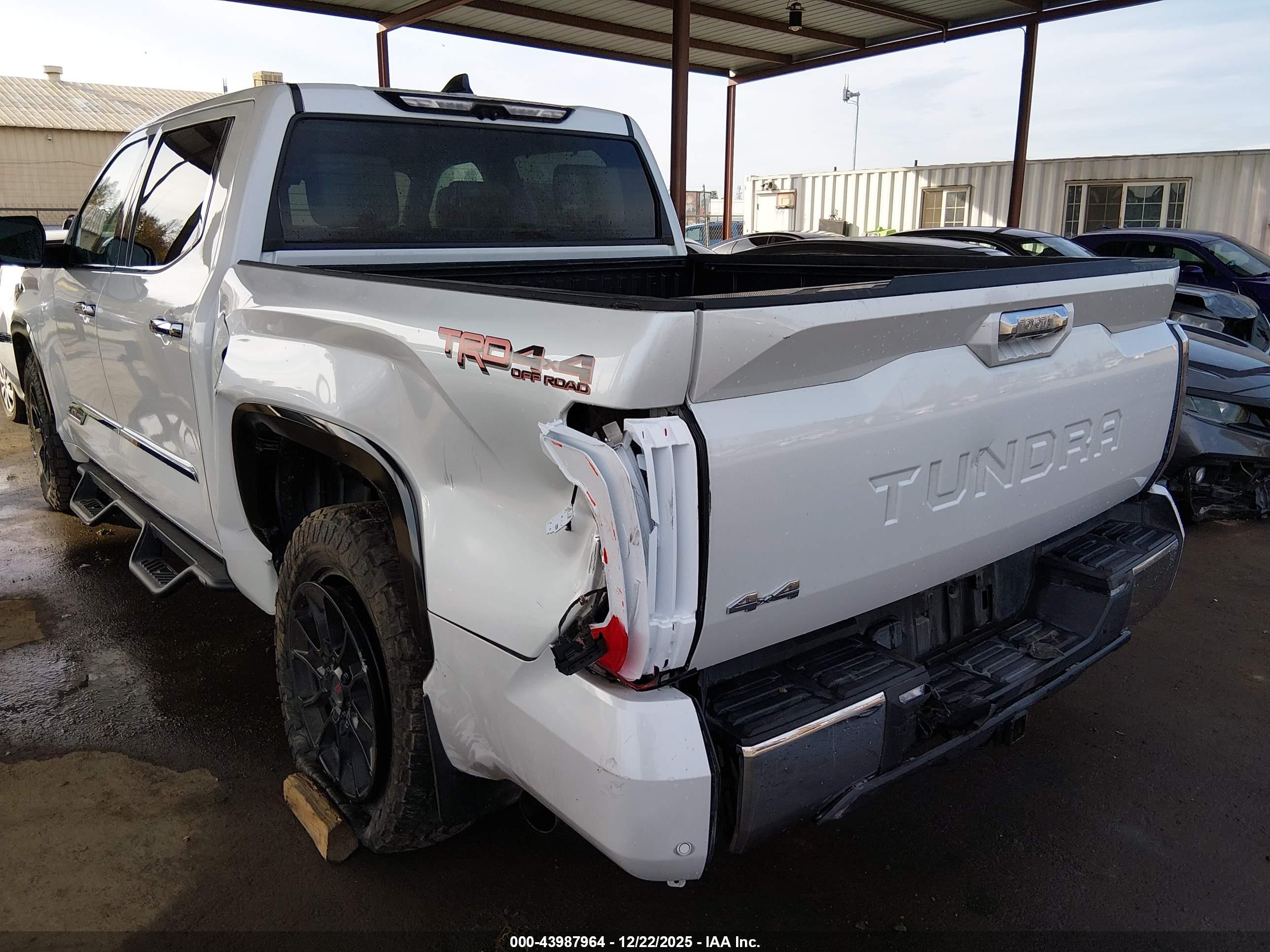 TOYOTA TUNDRA image 3