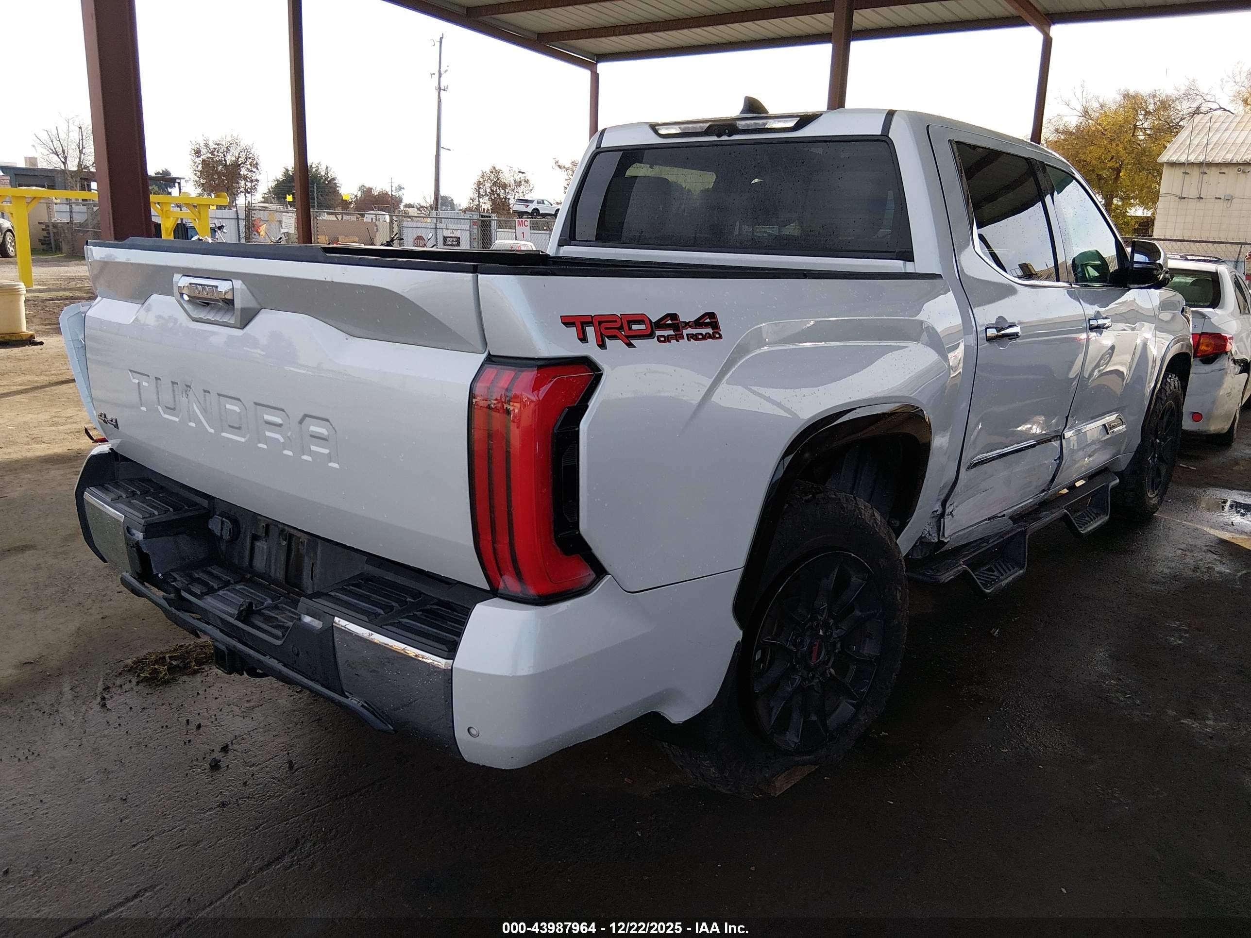 TOYOTA TUNDRA image 4