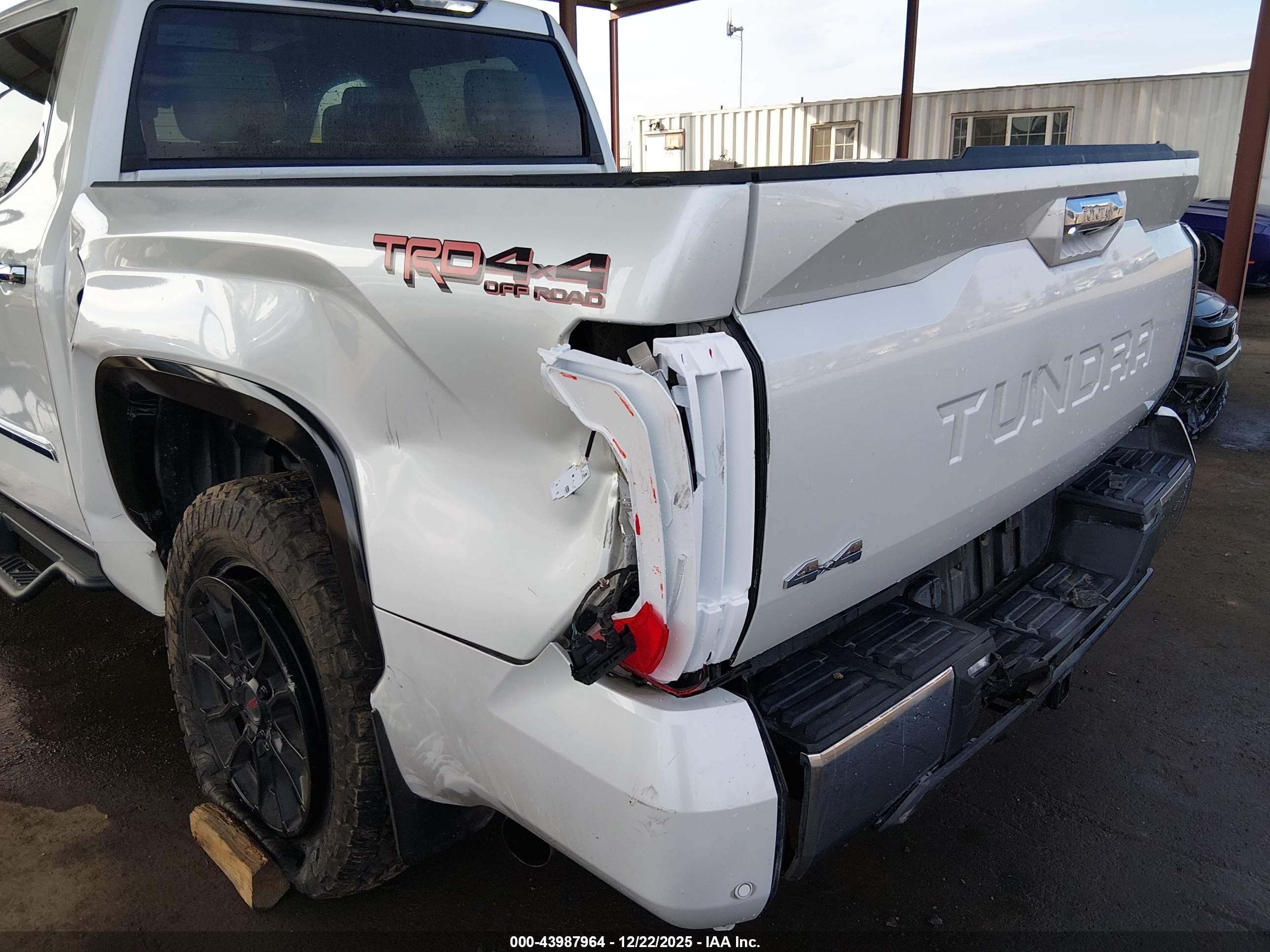 TOYOTA TUNDRA image 6