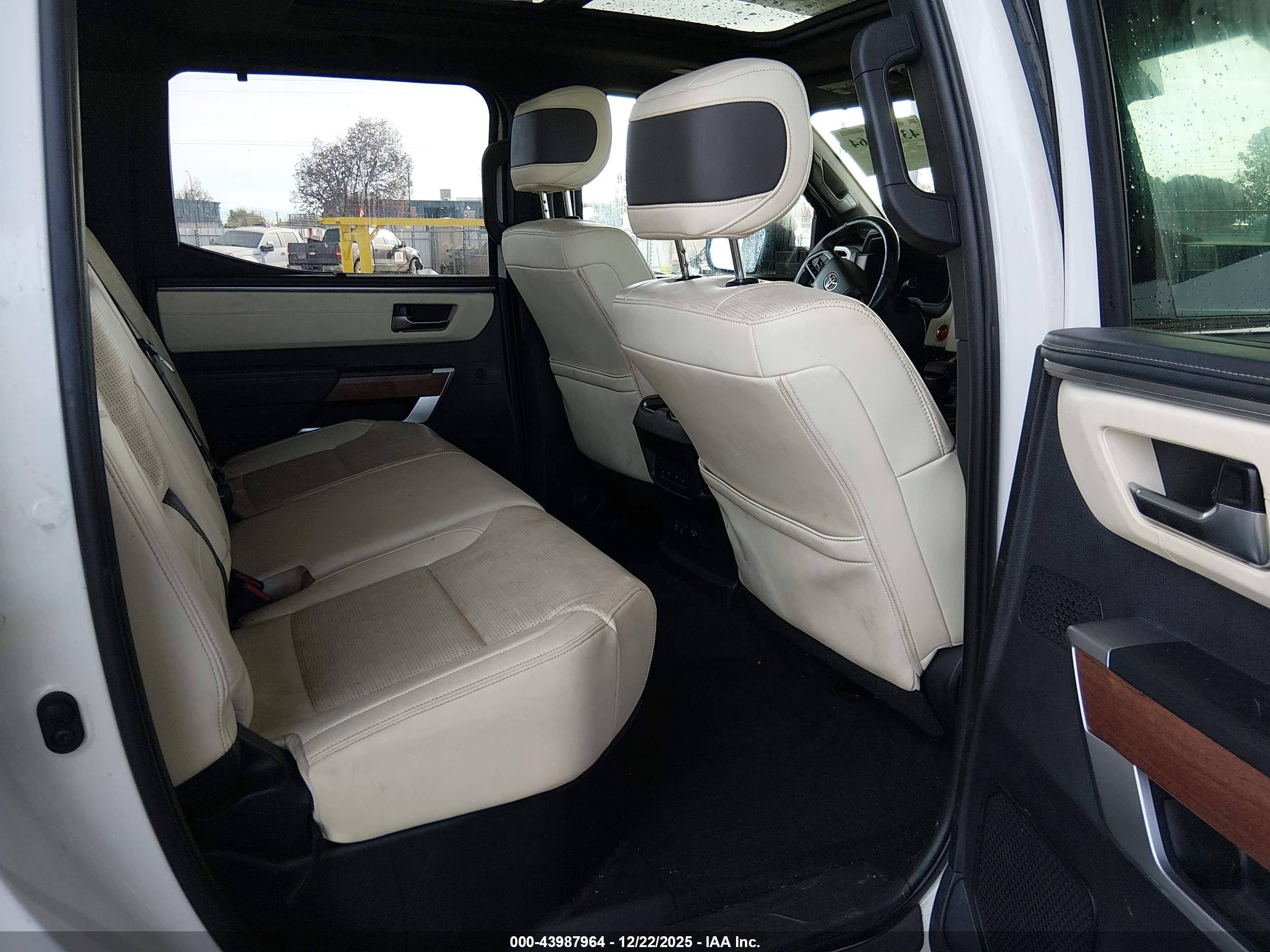TOYOTA TUNDRA image 8