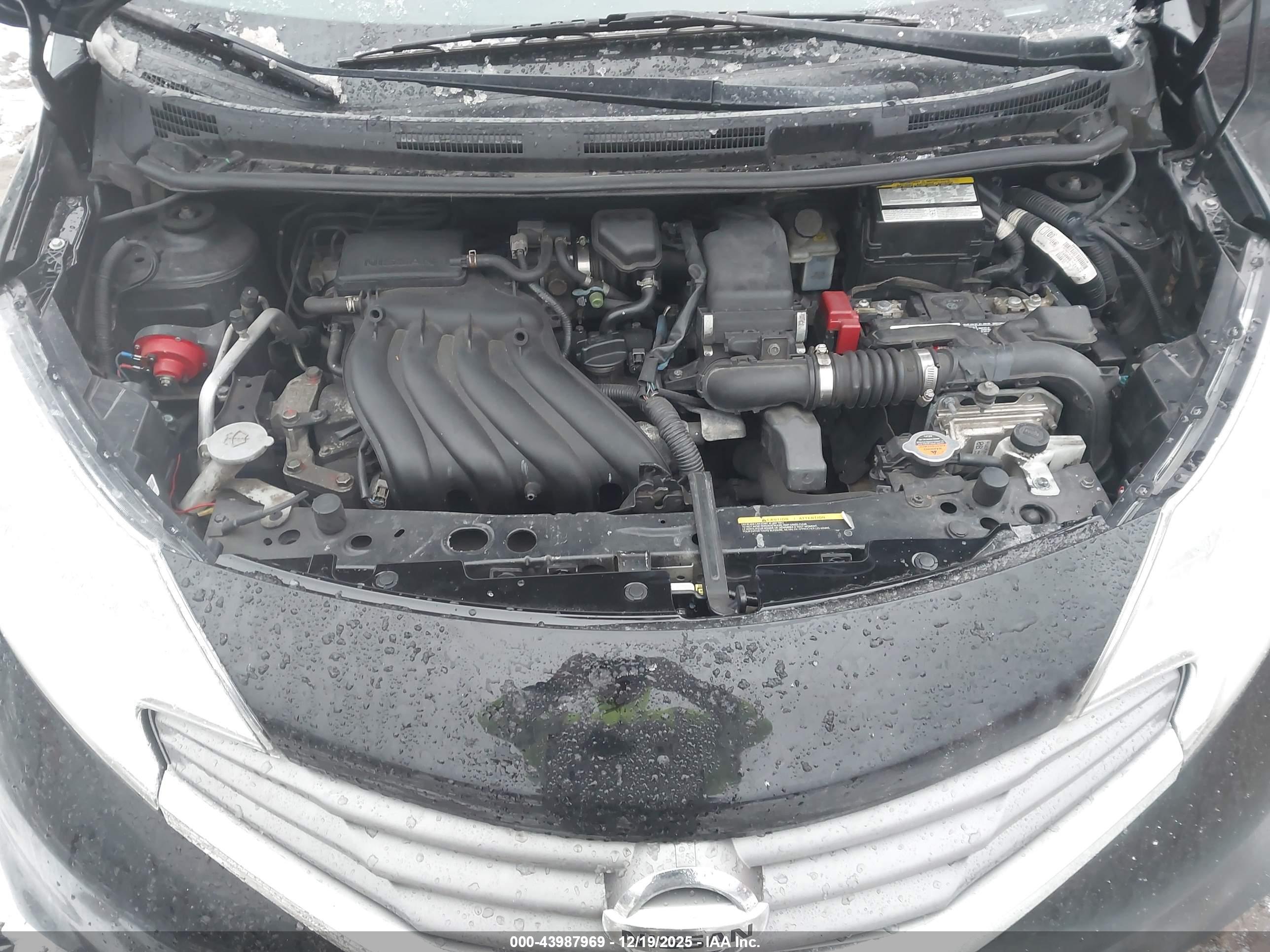 NISSAN VERSA image 10