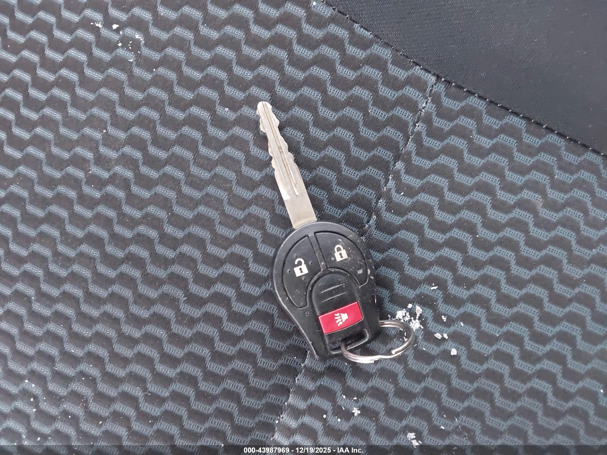 NISSAN VERSA image 11