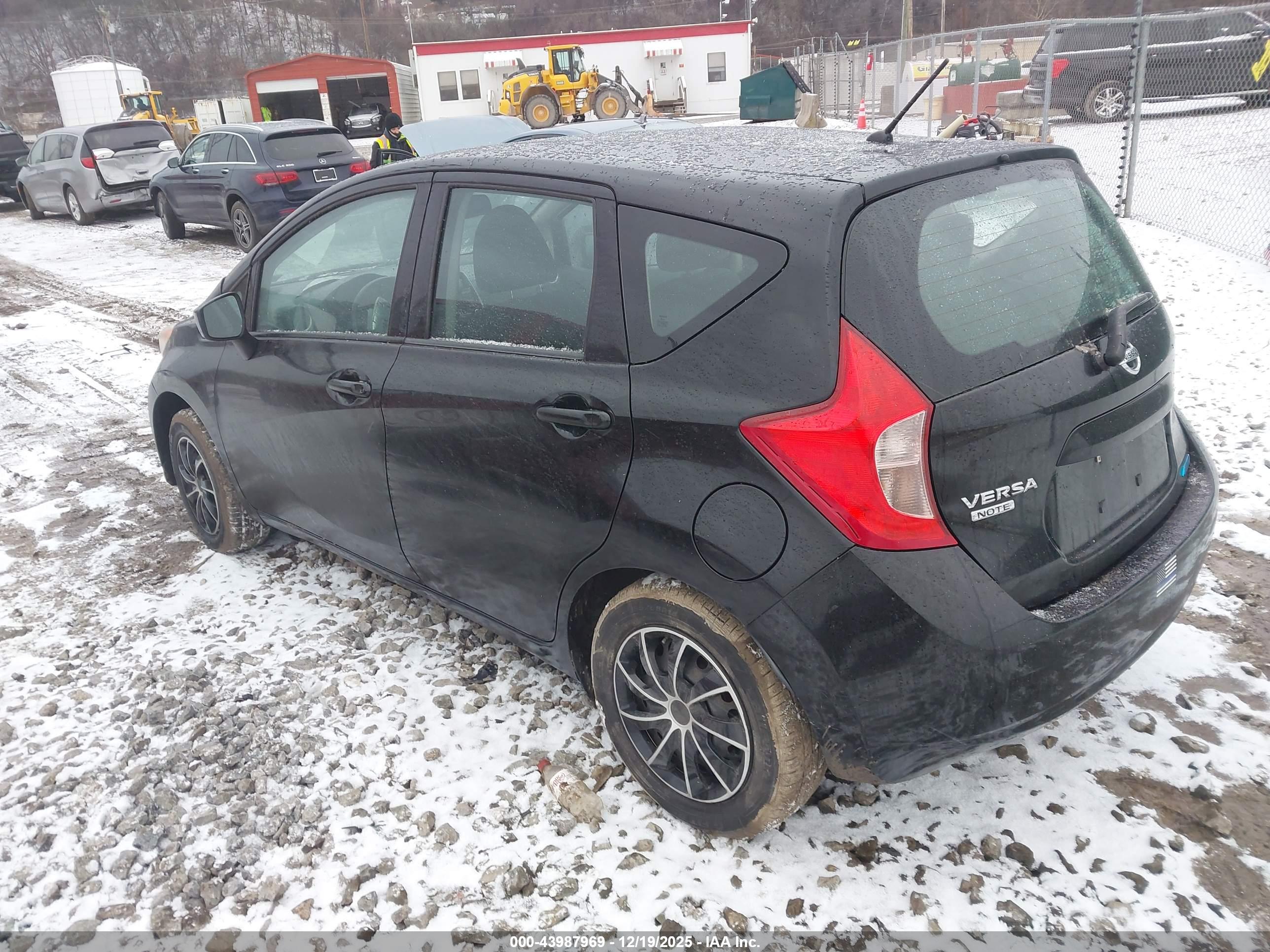 NISSAN VERSA image 3