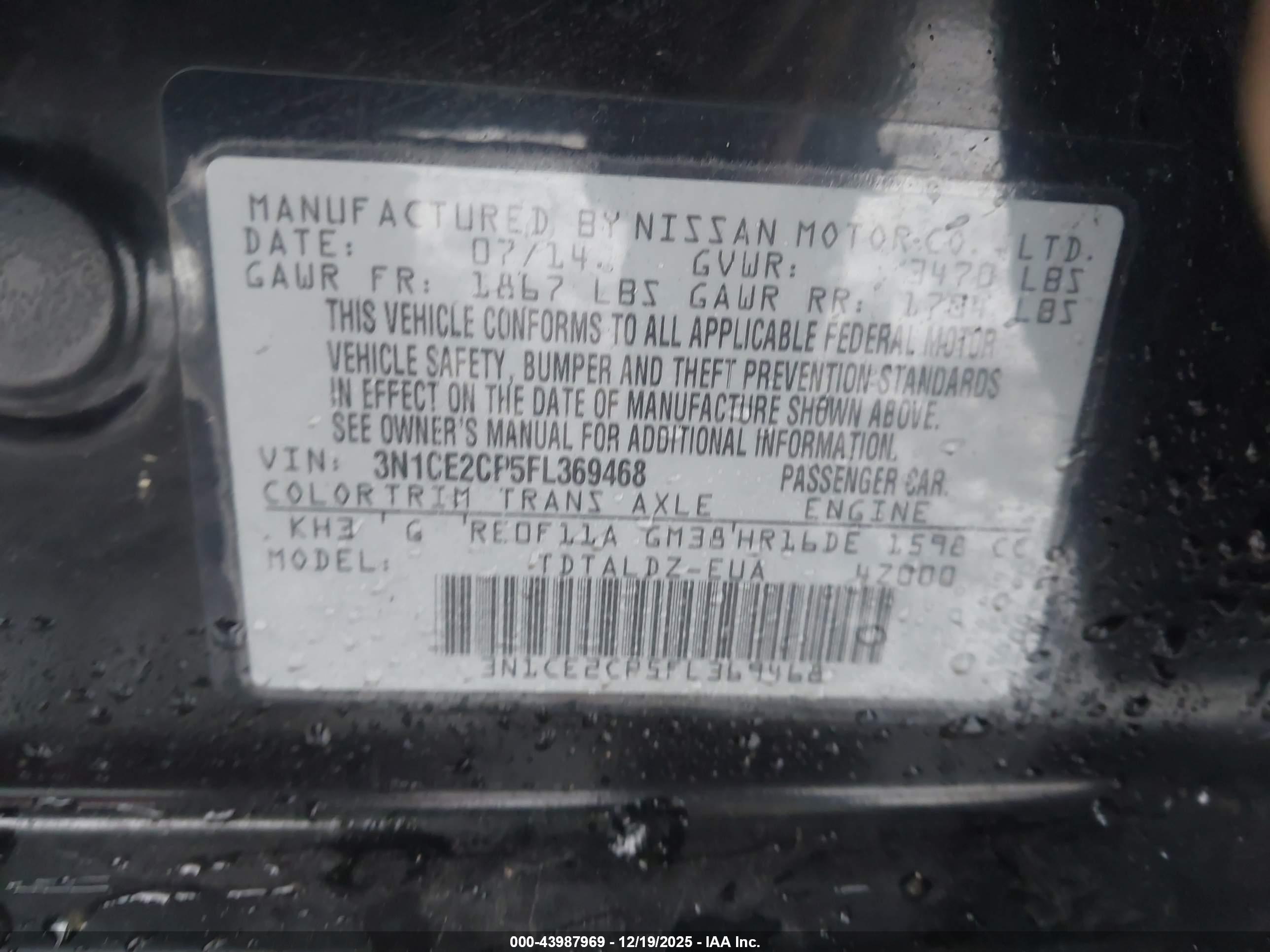 NISSAN VERSA image 9