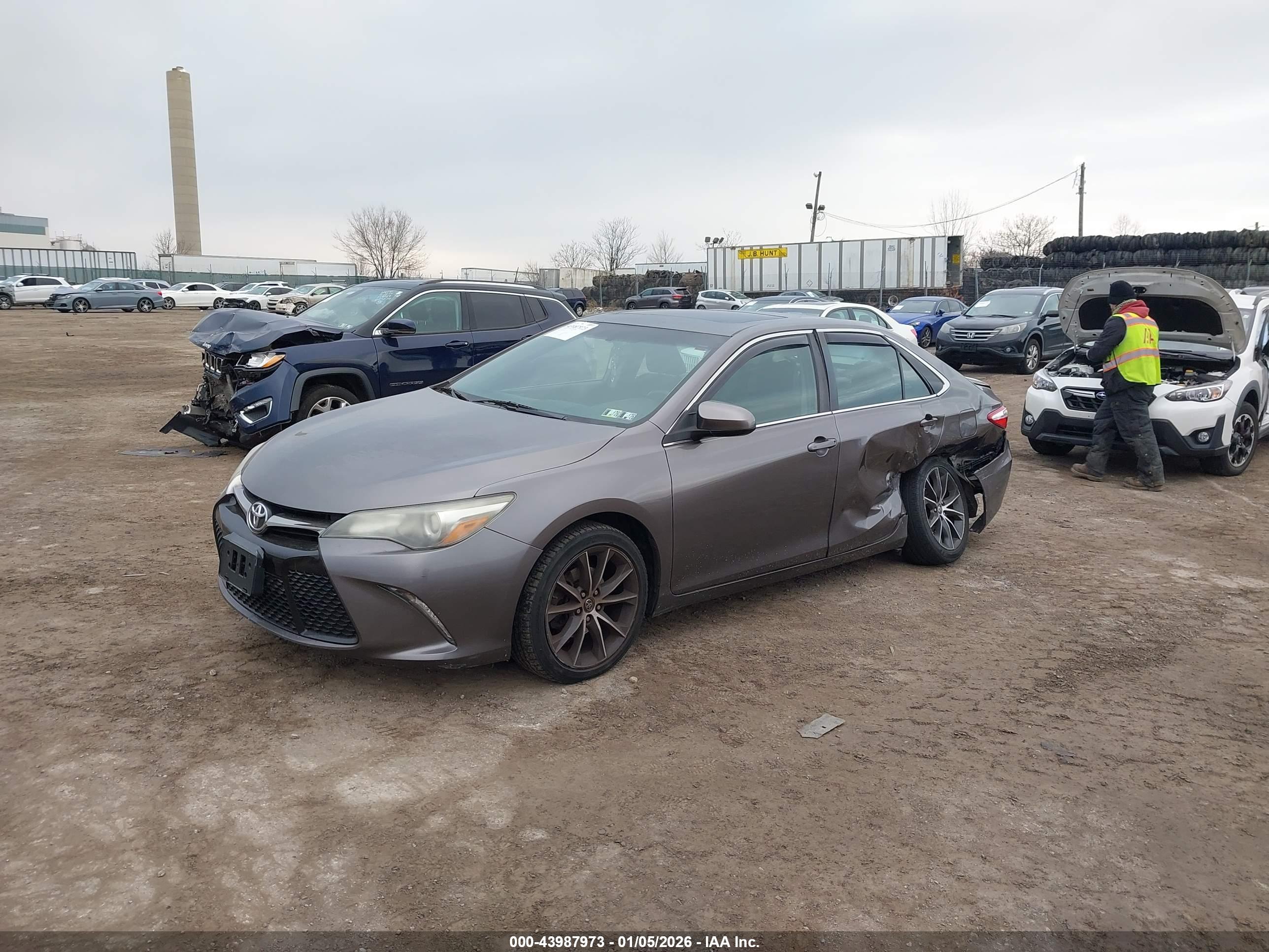 TOYOTA CAMRY image 2