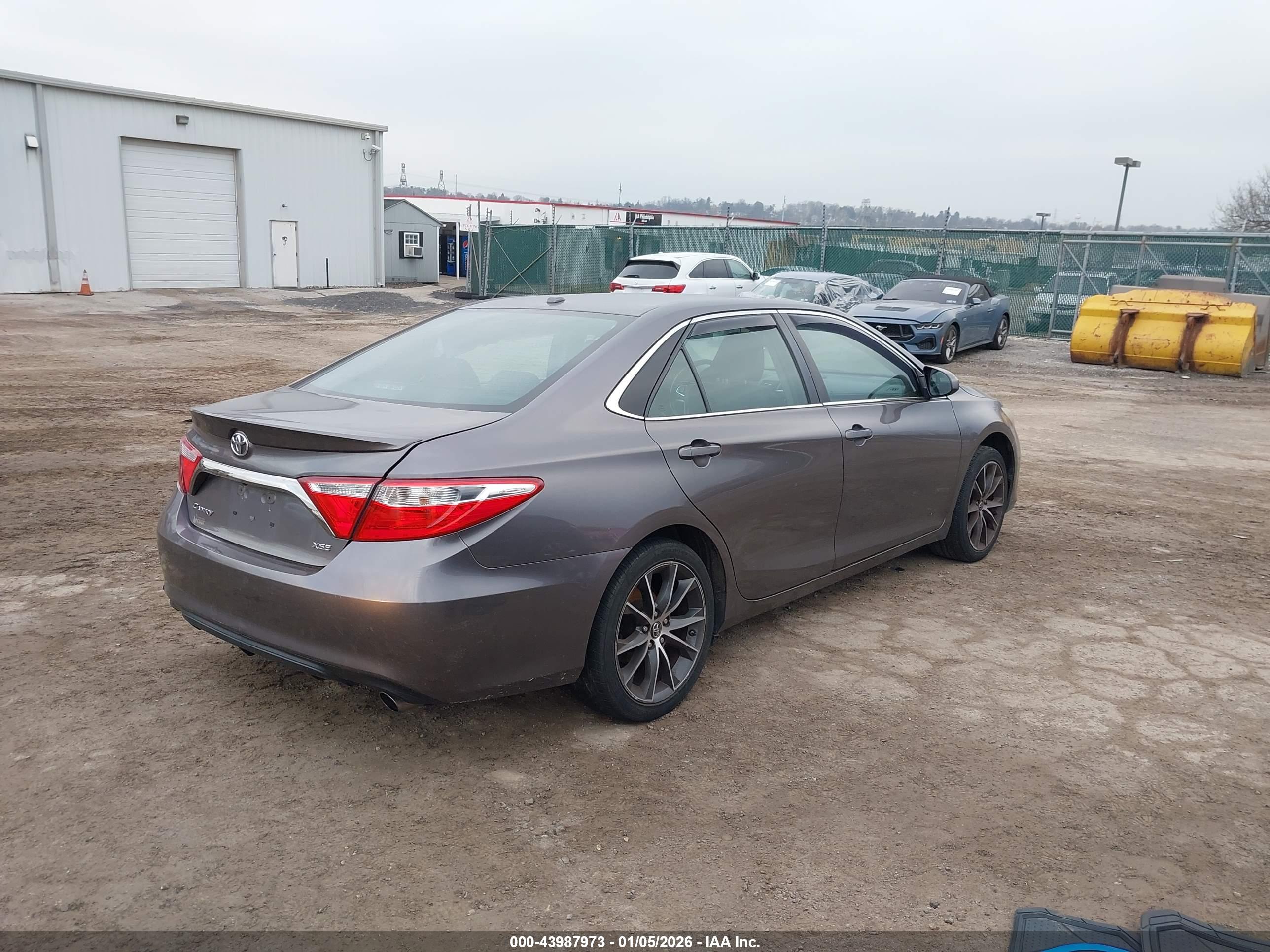 TOYOTA CAMRY image 4