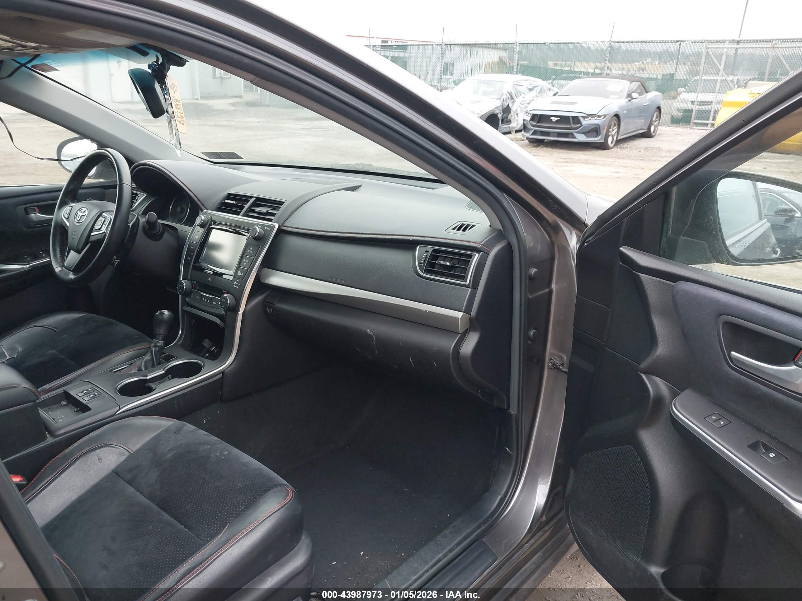 TOYOTA CAMRY image 5