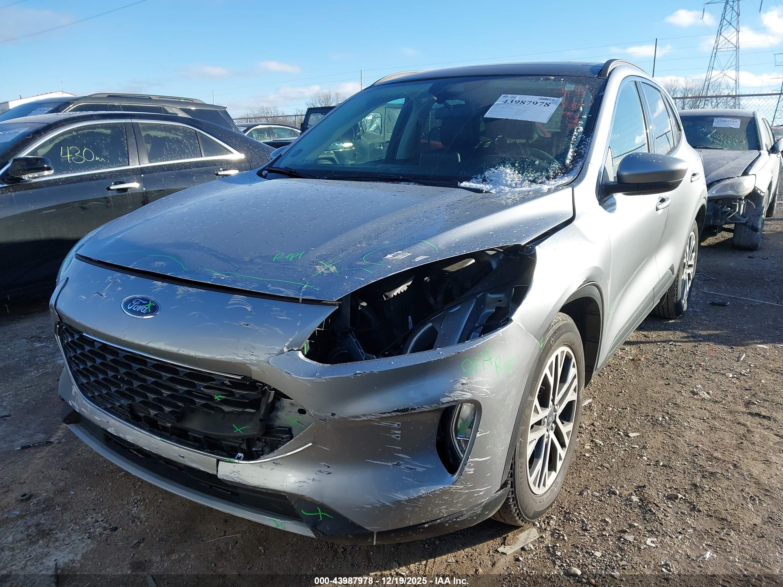 FORD ESCAPE image 2