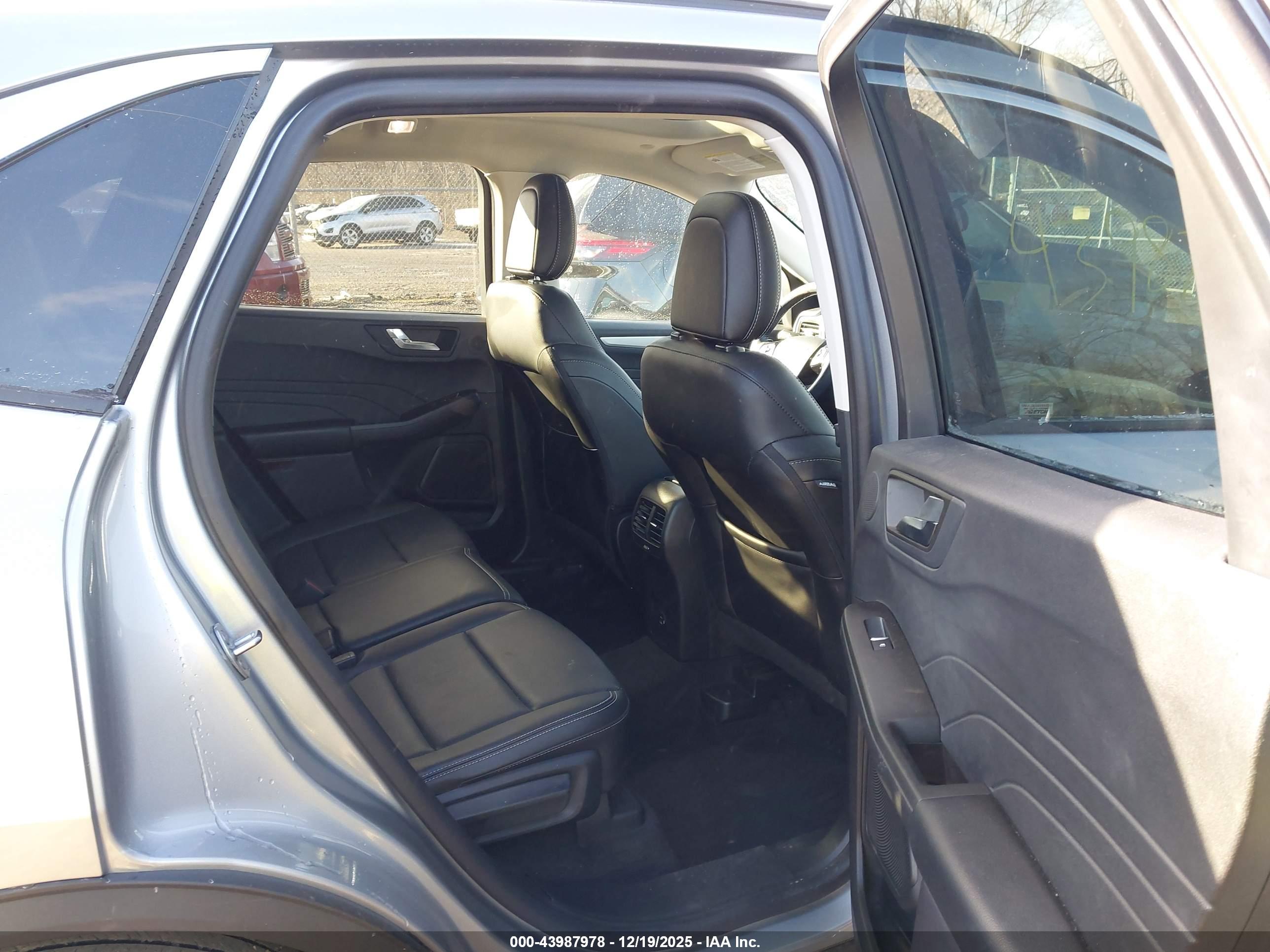 FORD ESCAPE image 8