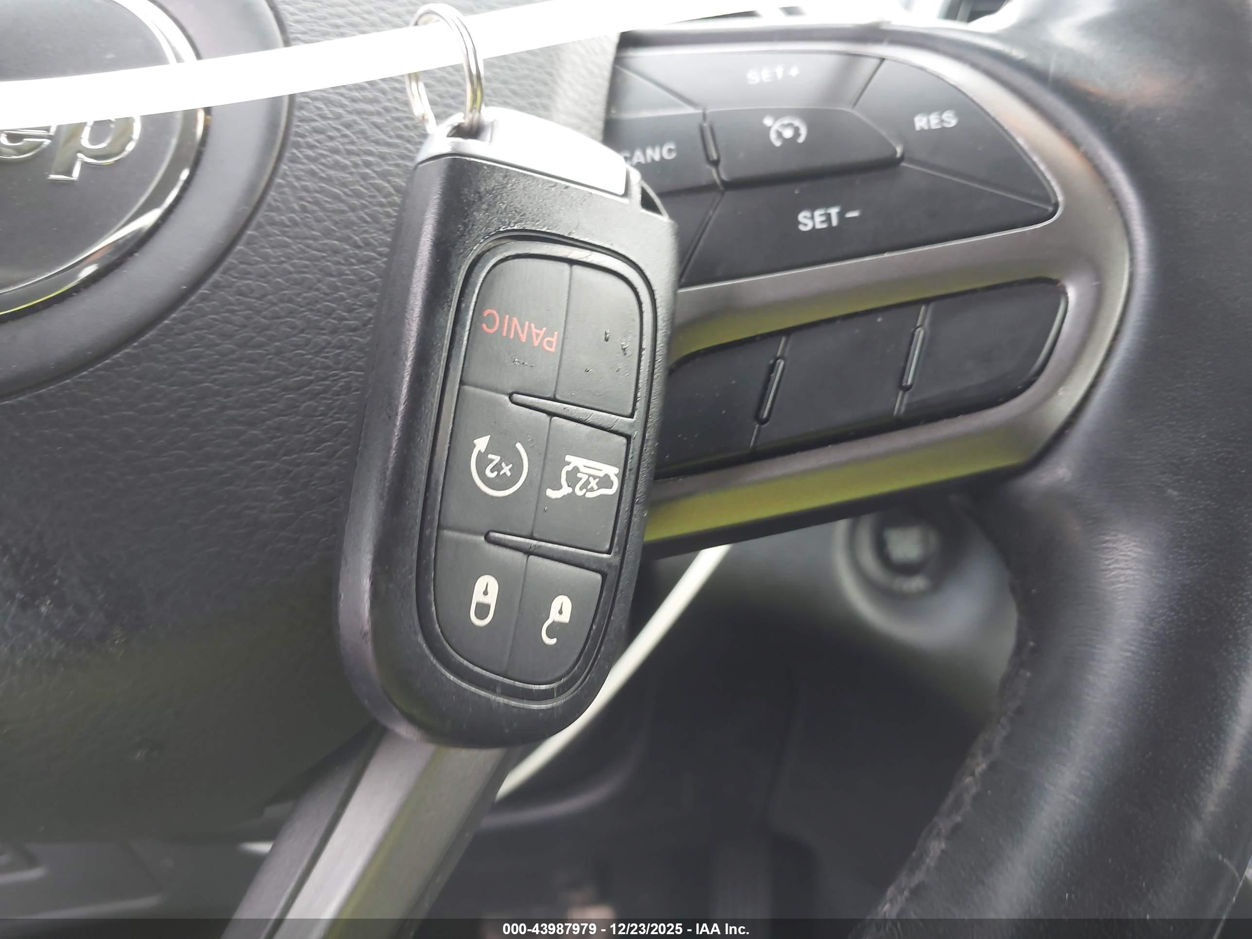 JEEP CHEROKEE image 11