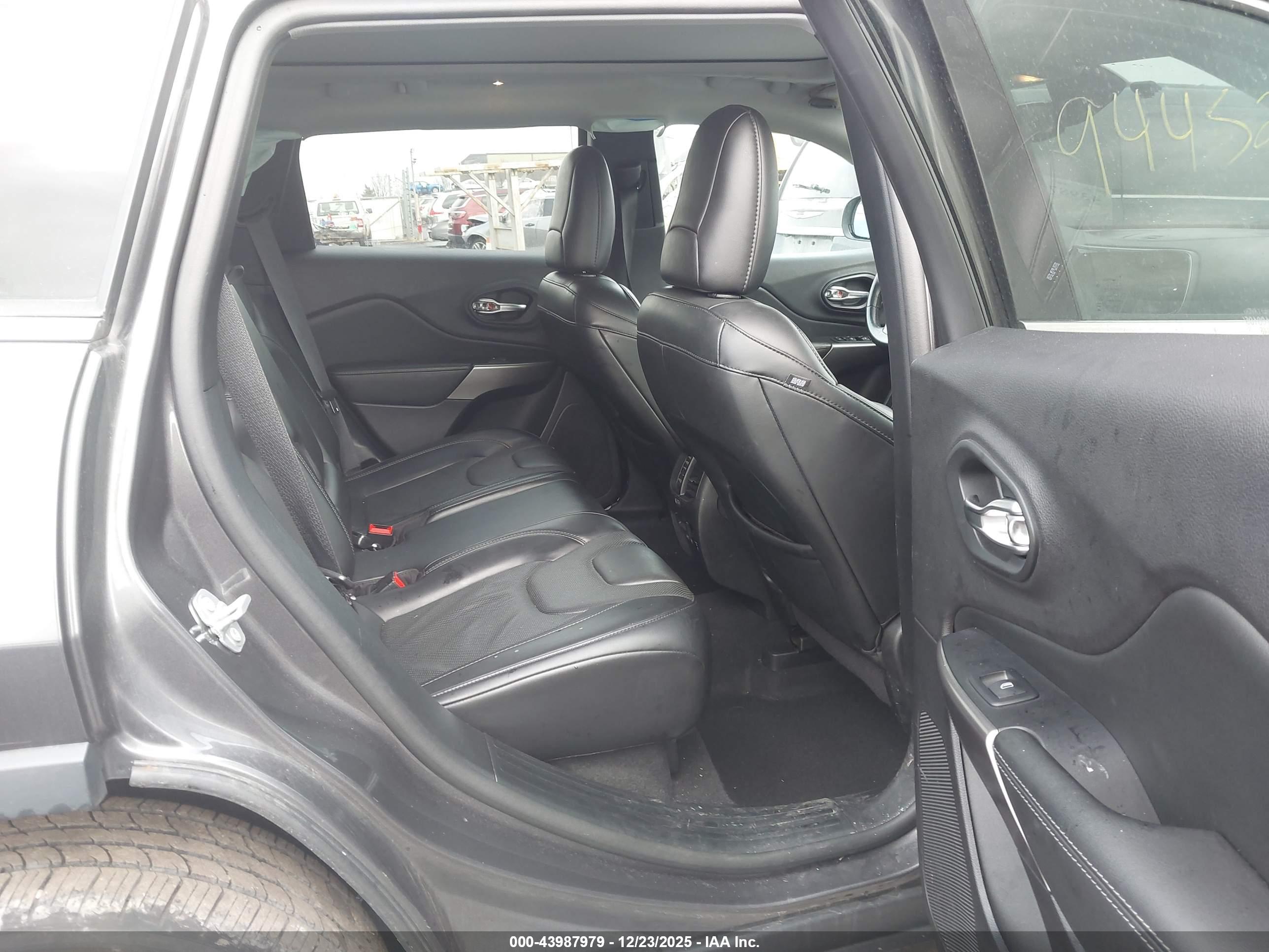 JEEP CHEROKEE image 8