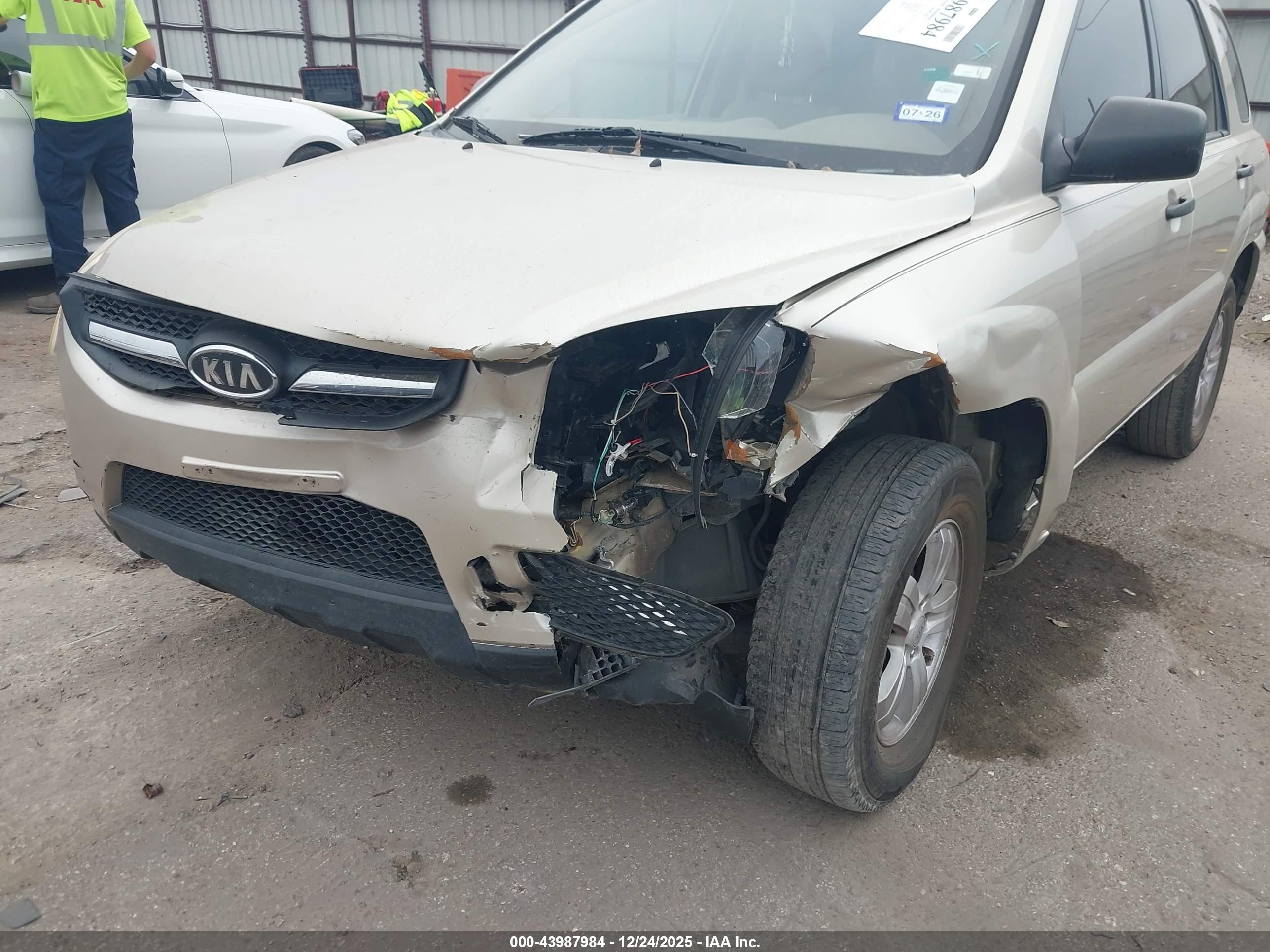 KIA SPORTAGE image 6