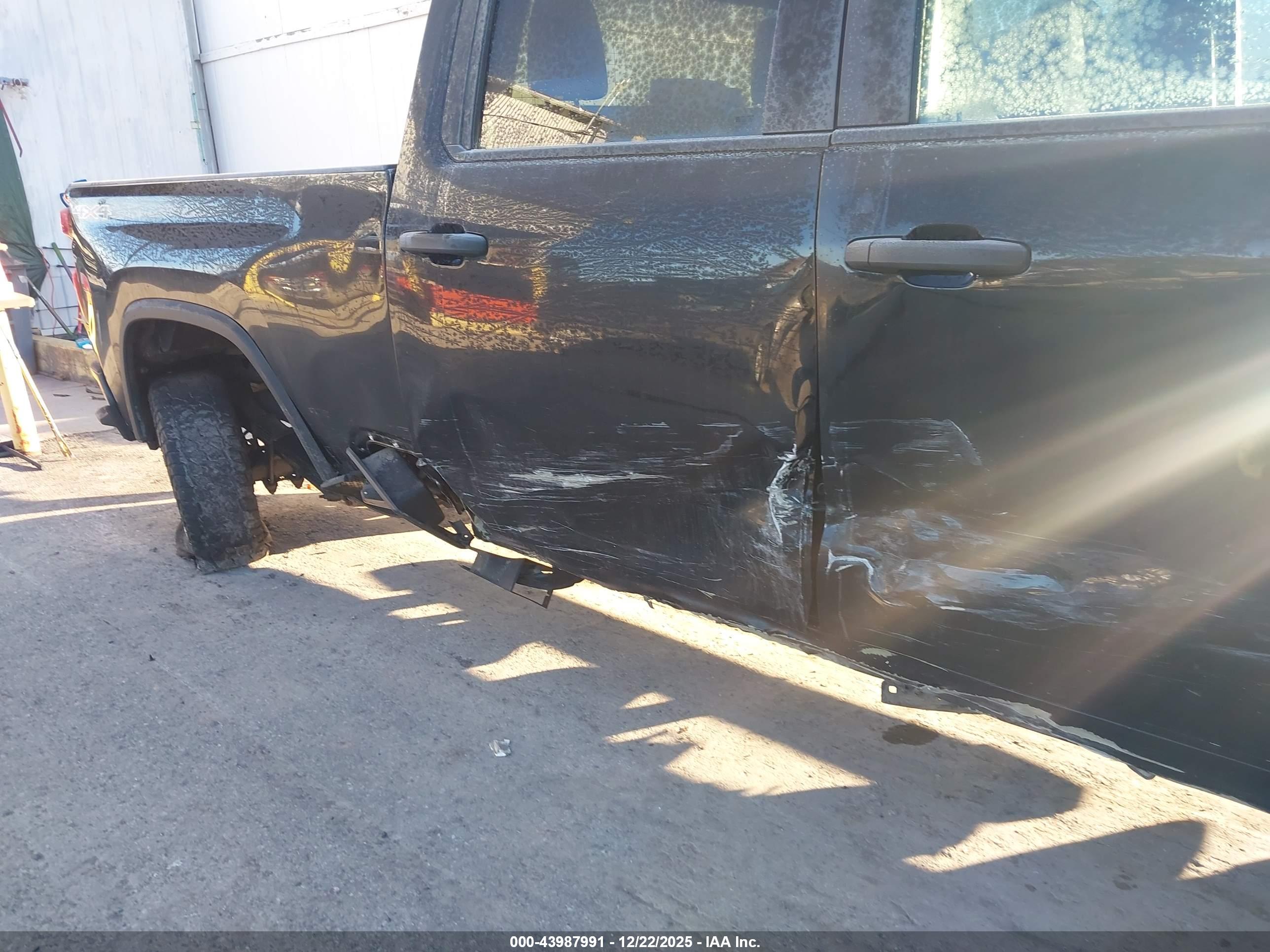 CHEVROLET SILVERADO image 6