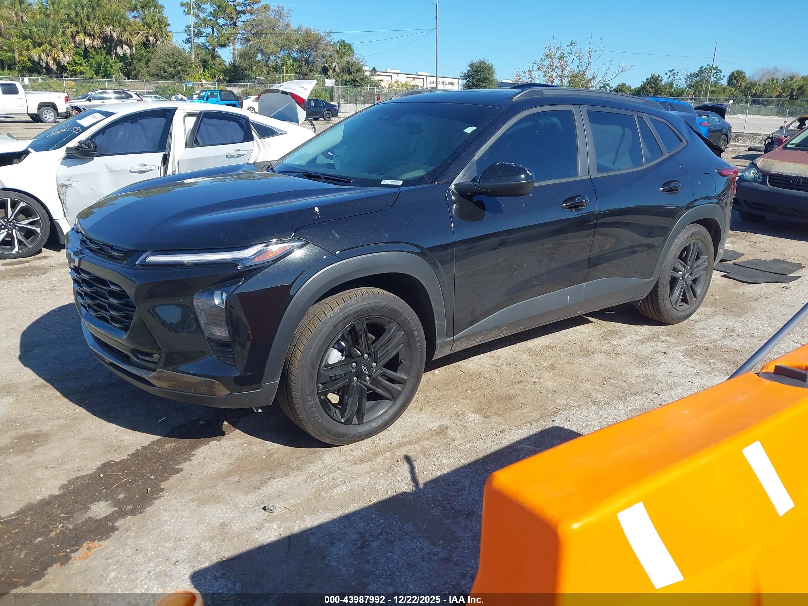 CHEVROLET TRAX image 2